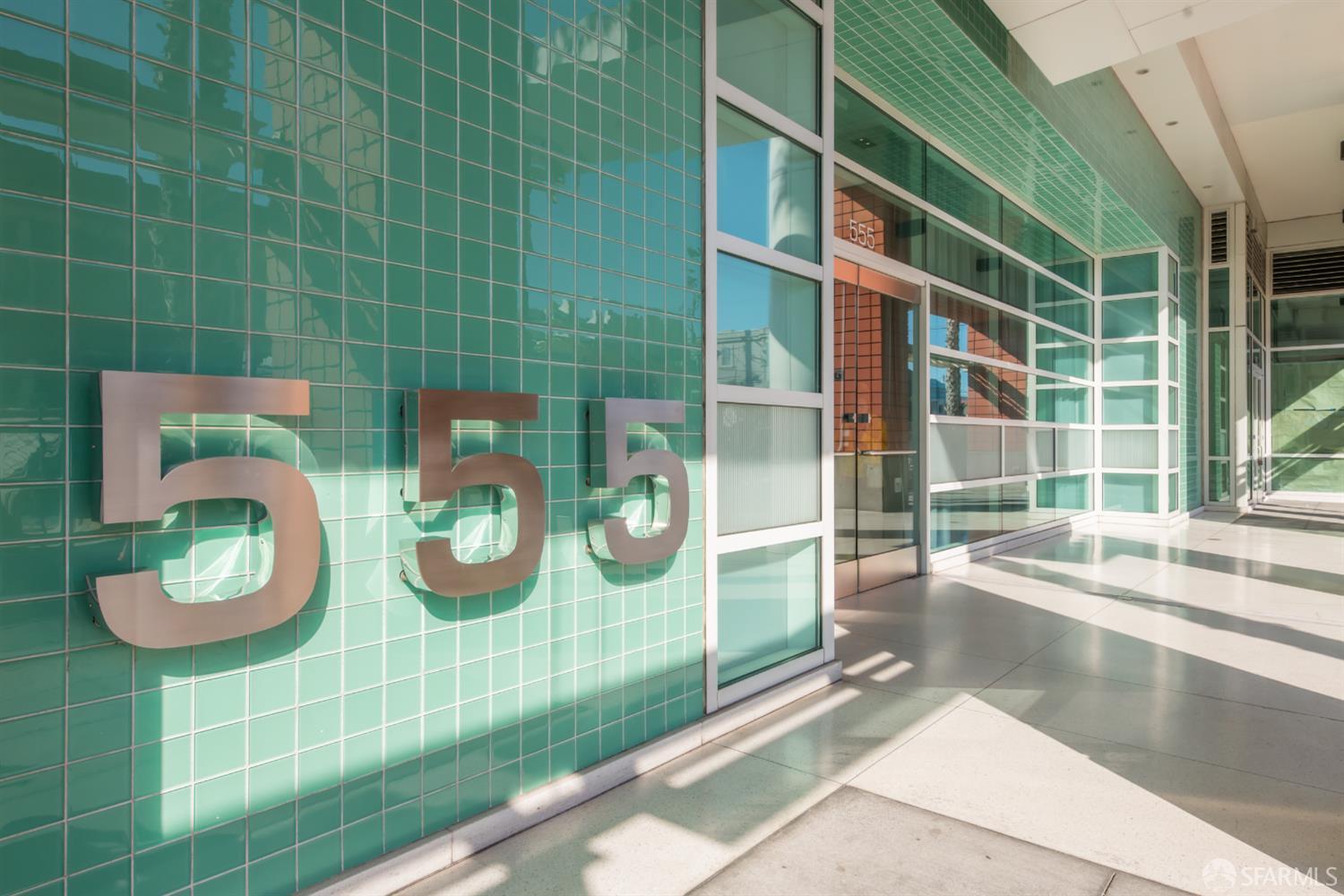 555 4th Street # 902