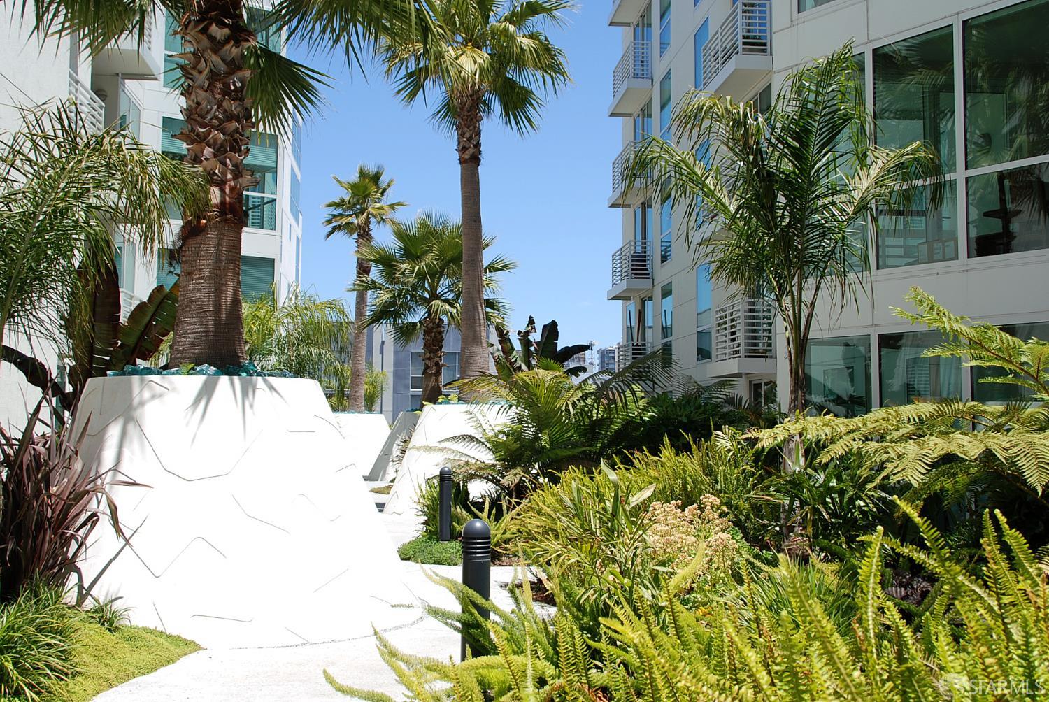 555 4th Street # 902