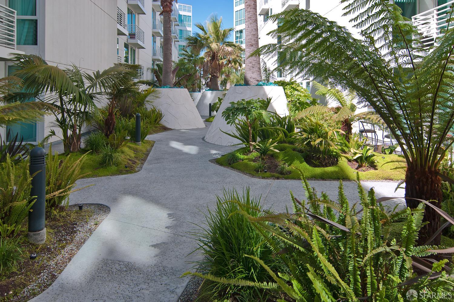 555 4th Street # 902