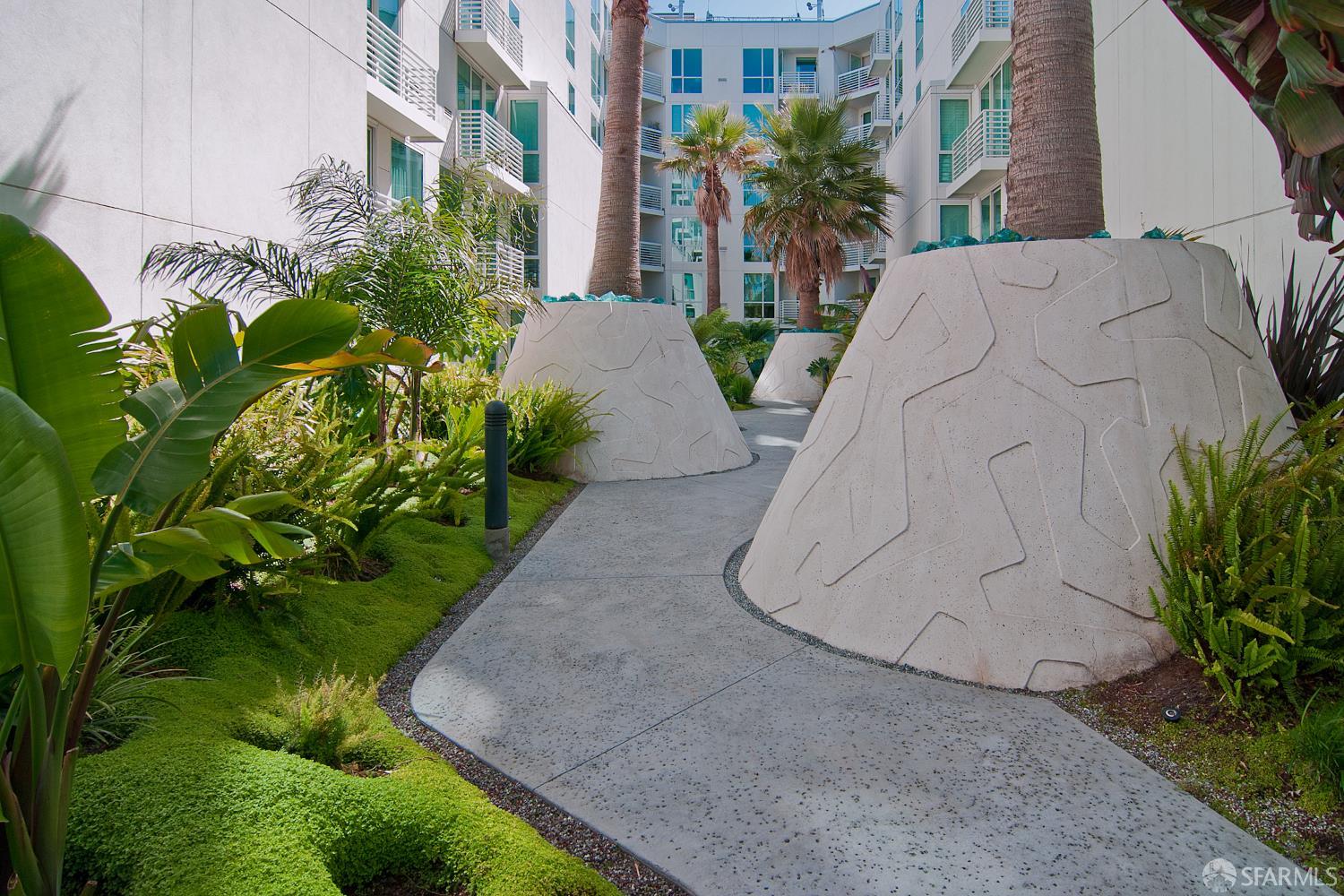 555 4th Street # 902