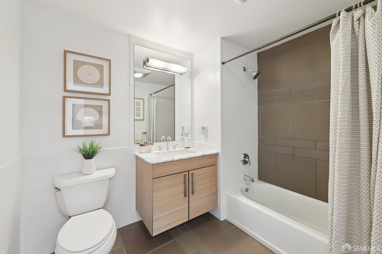 555 4th Street # 902