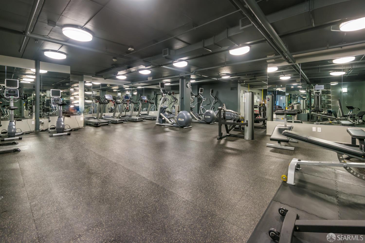 555 4th Street # 902