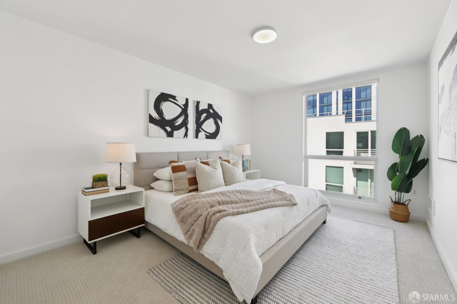 555 4th Street # 902