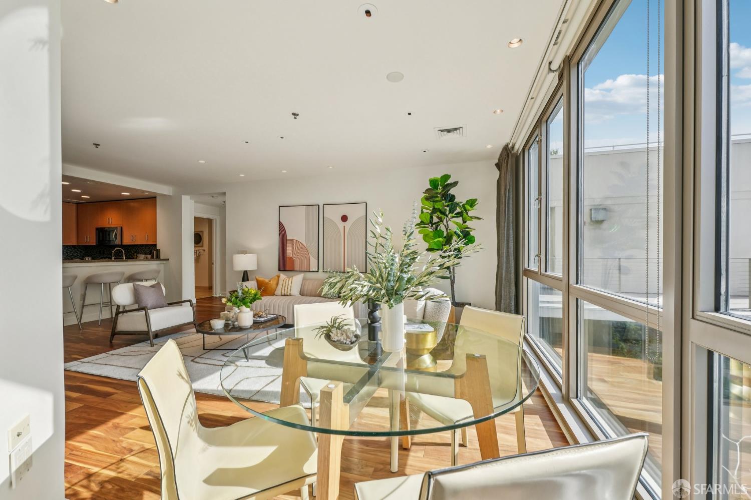 255 Berry Street # 512