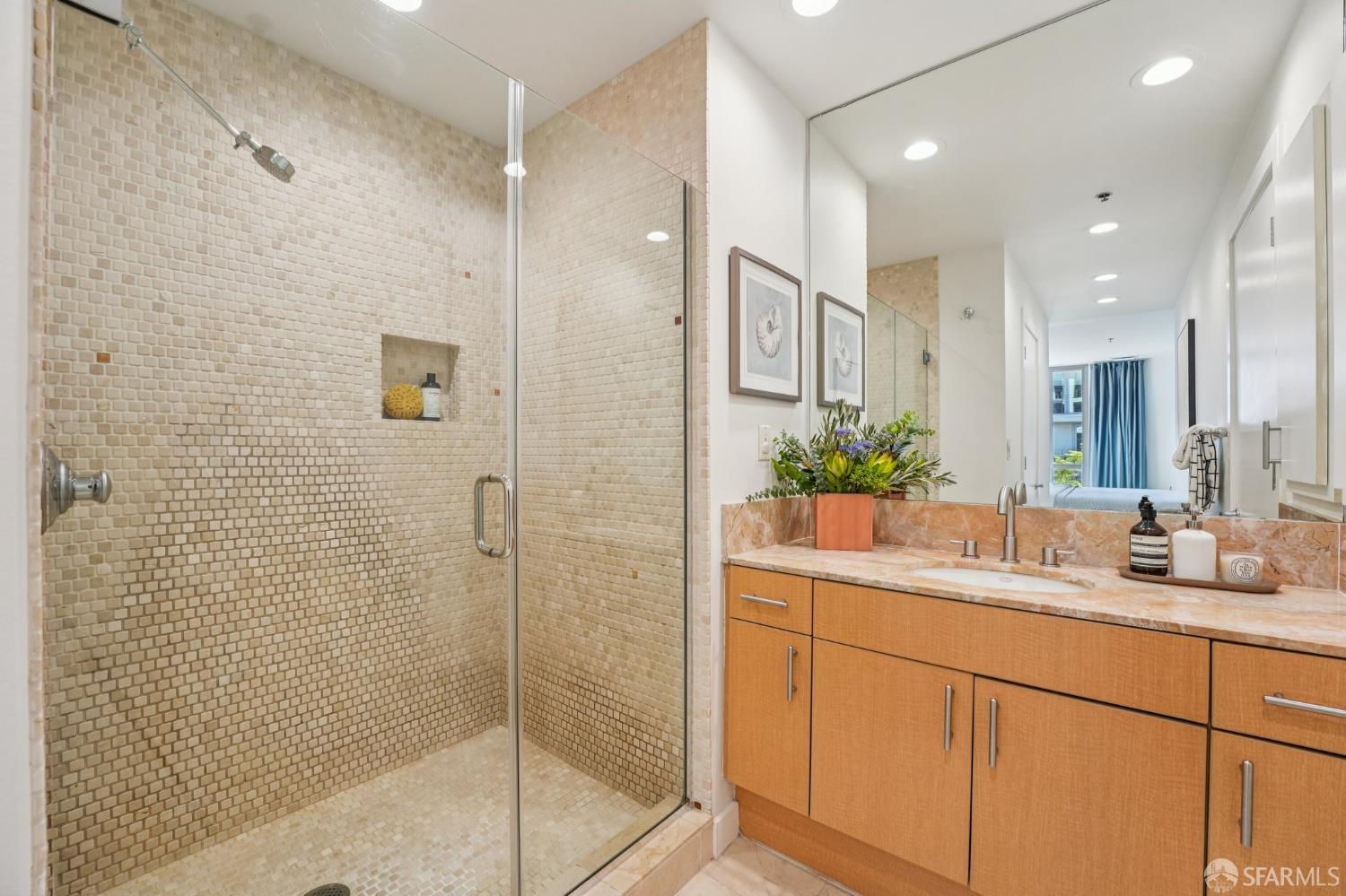 255 Berry Street # 512