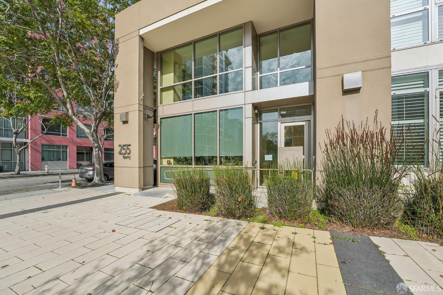 255 Berry Street # 512