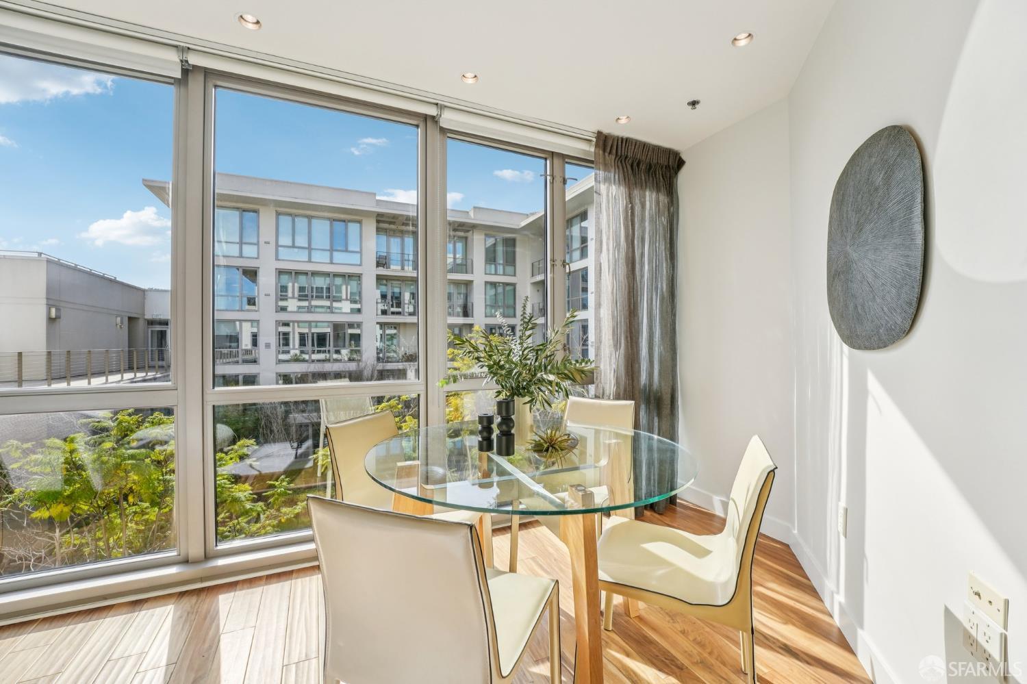 255 Berry Street # 512