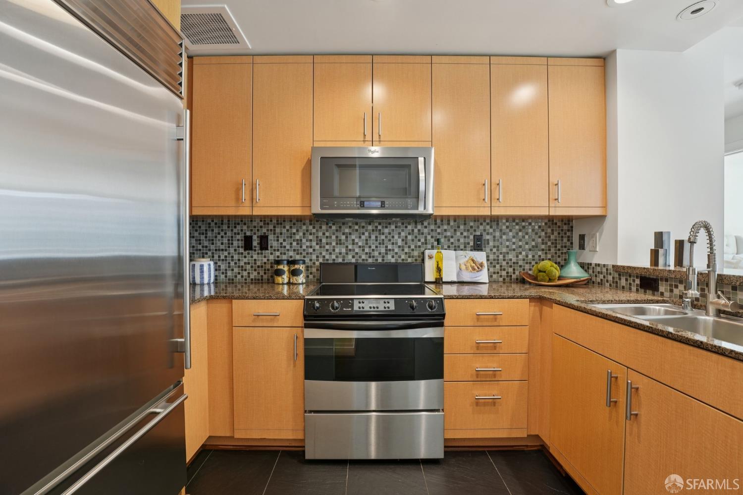 255 Berry Street # 512