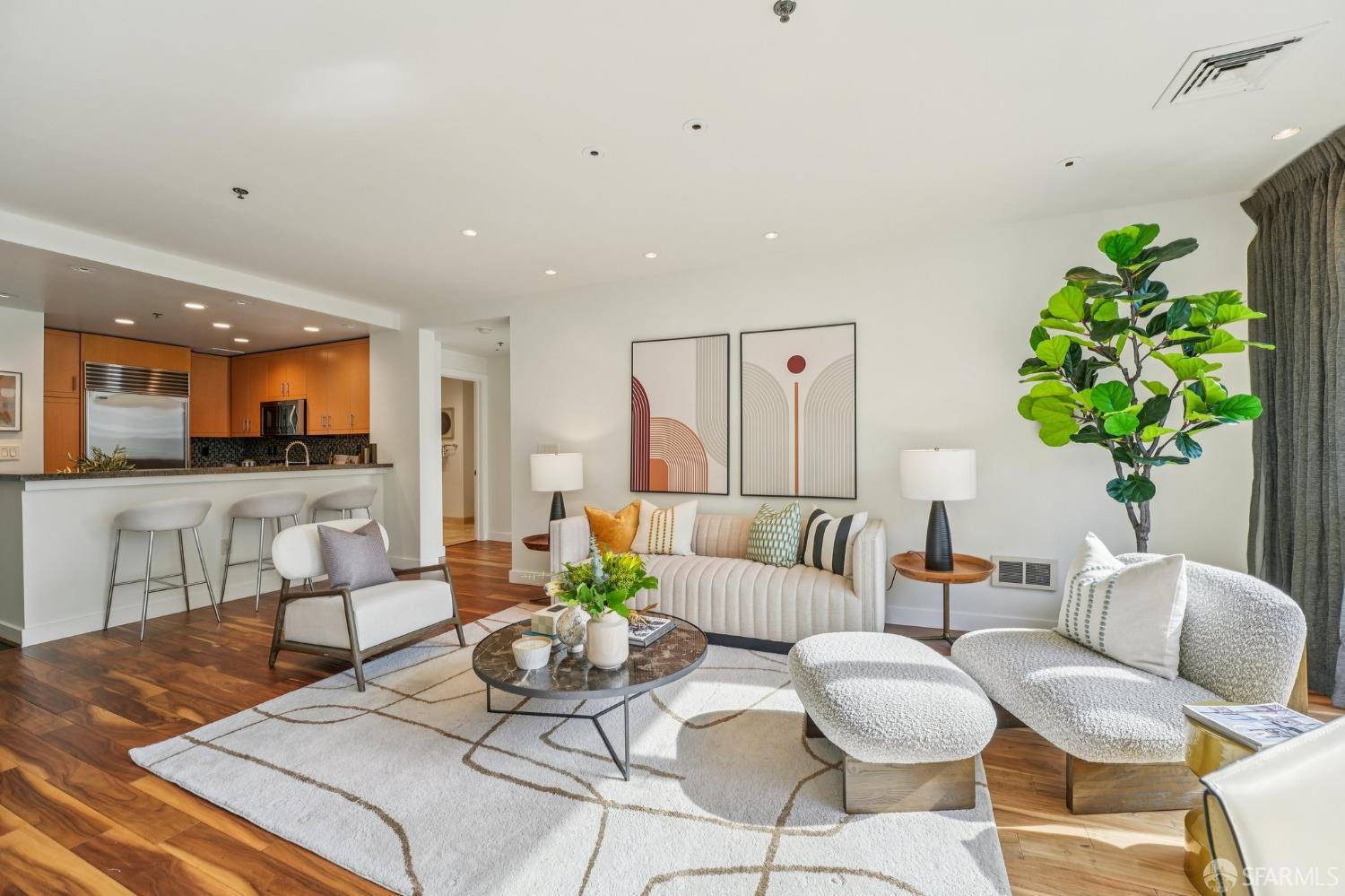 255 Berry Street # 512