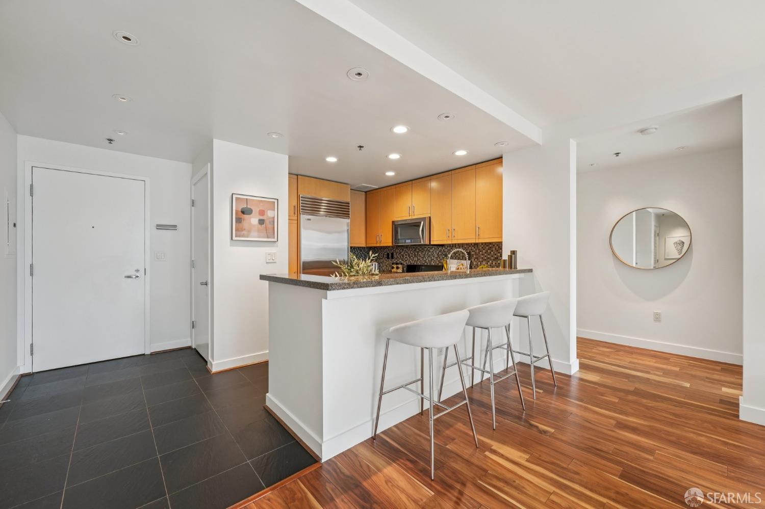 255 Berry Street # 512