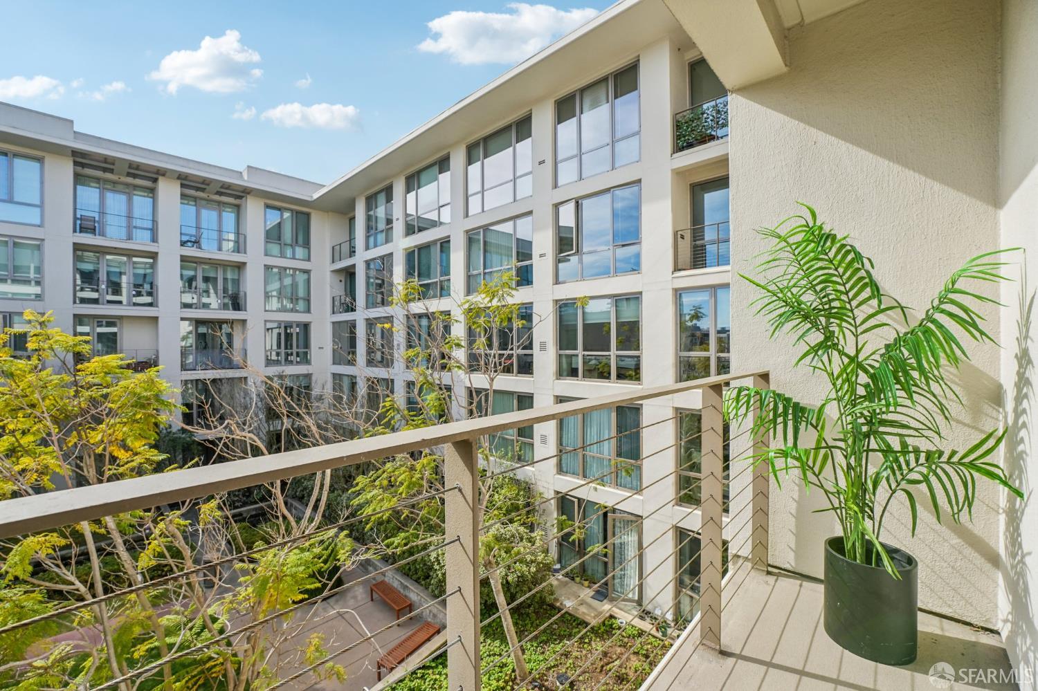 255 Berry Street # 512