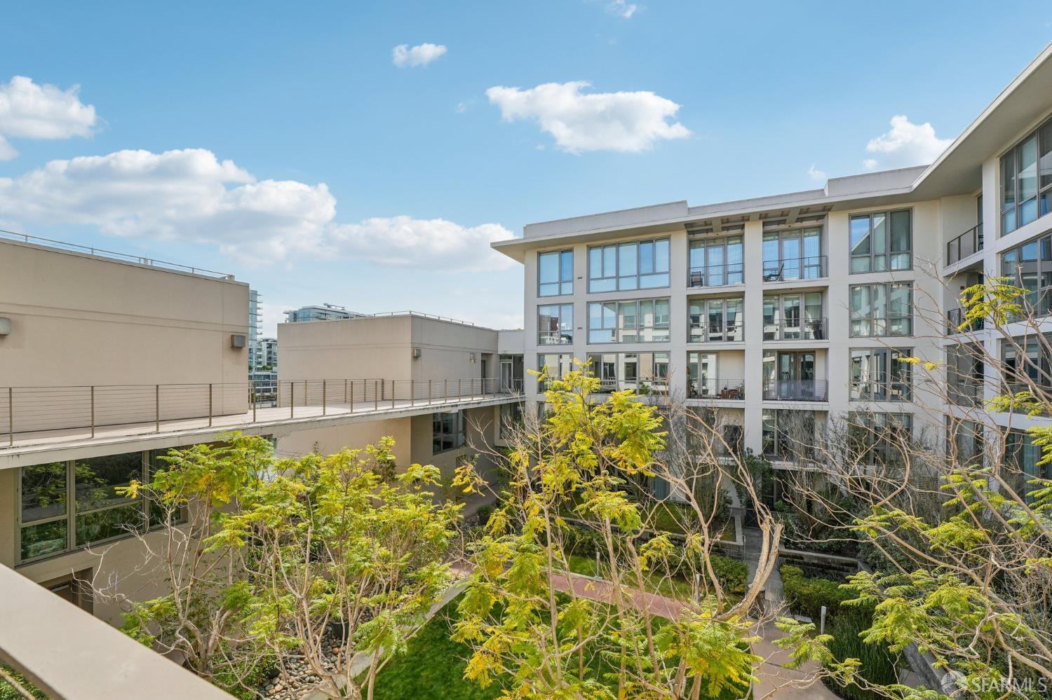 255 Berry Street # 512