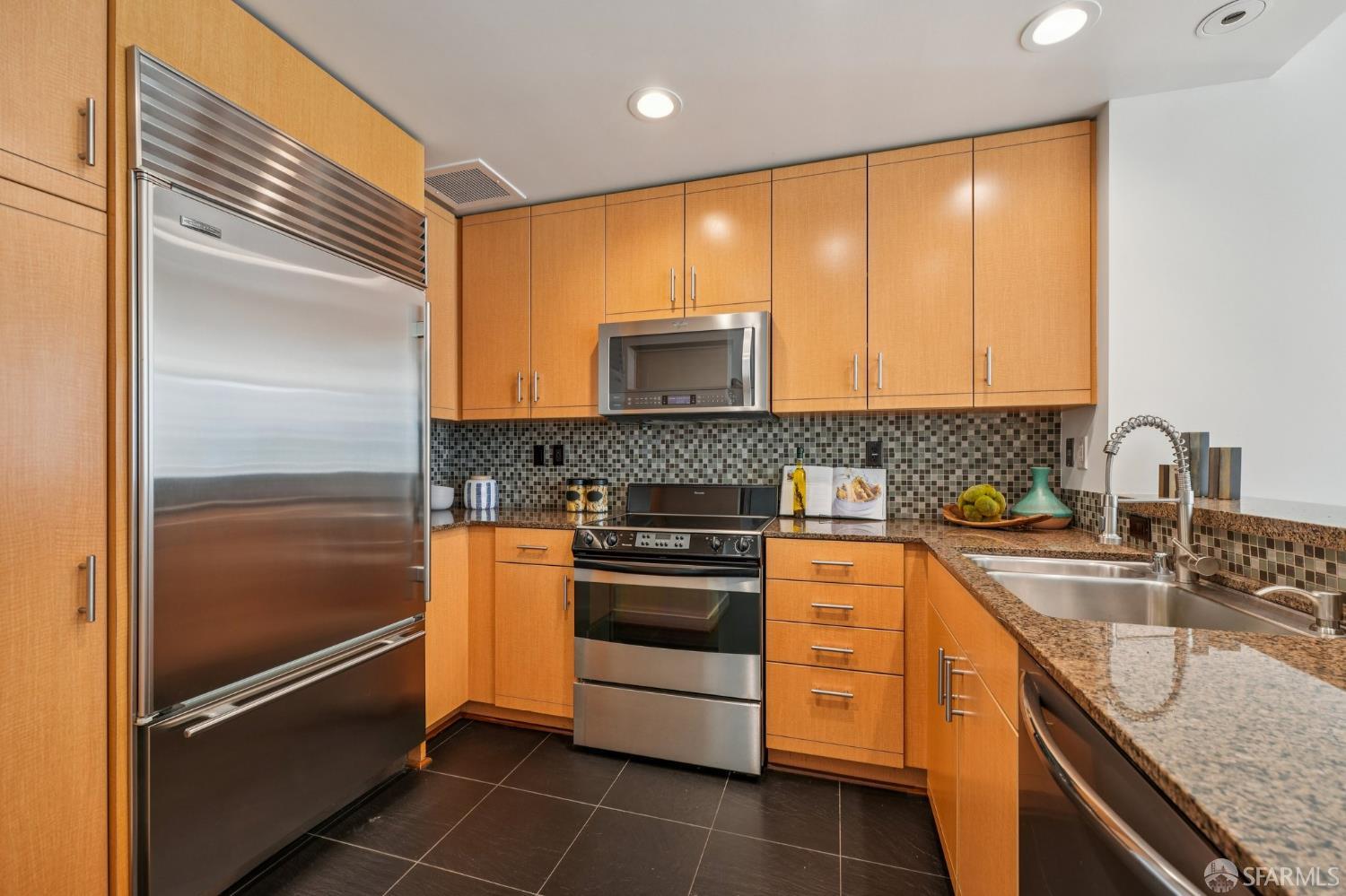 255 Berry Street # 512