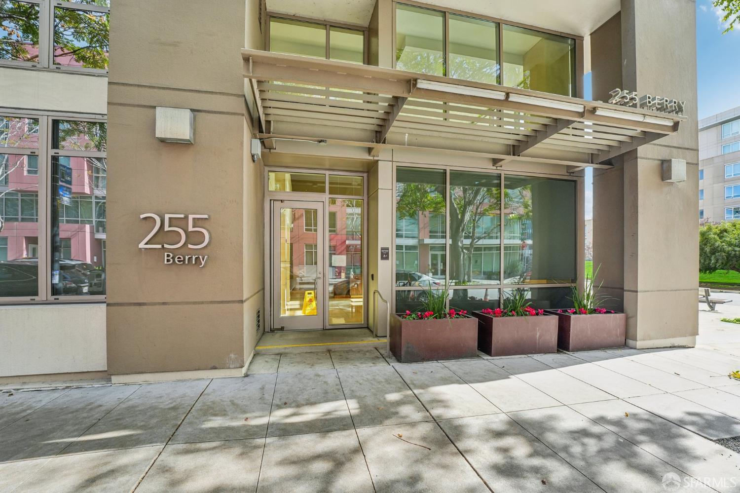 255 Berry Street # 512