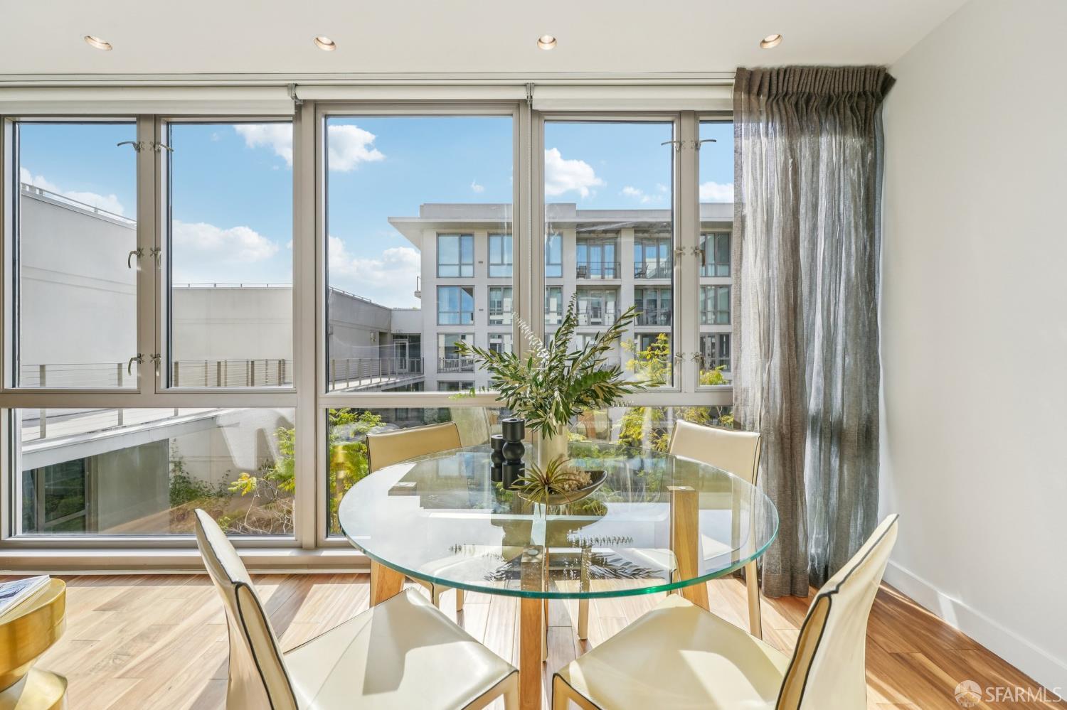 255 Berry Street # 512