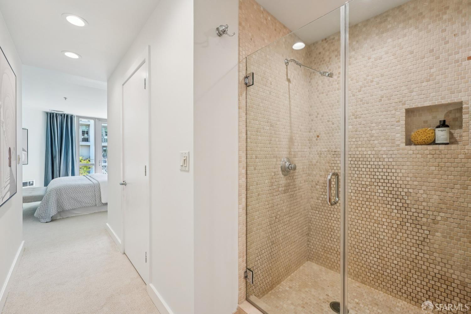 255 Berry Street # 512