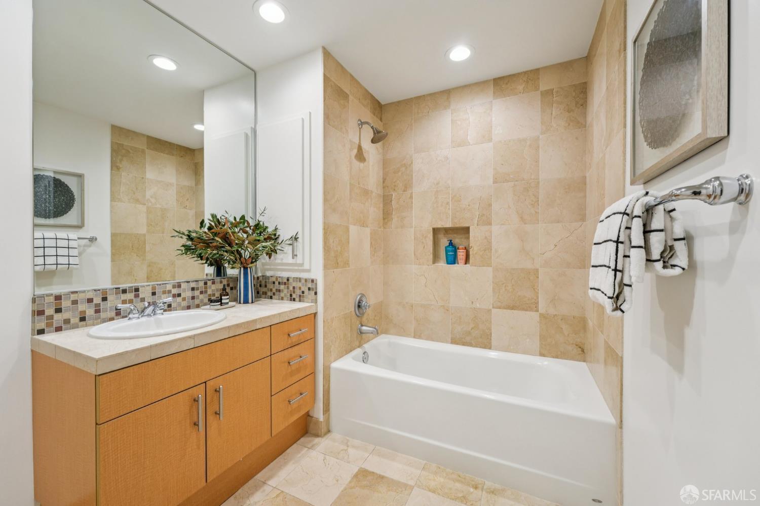 255 Berry Street # 512