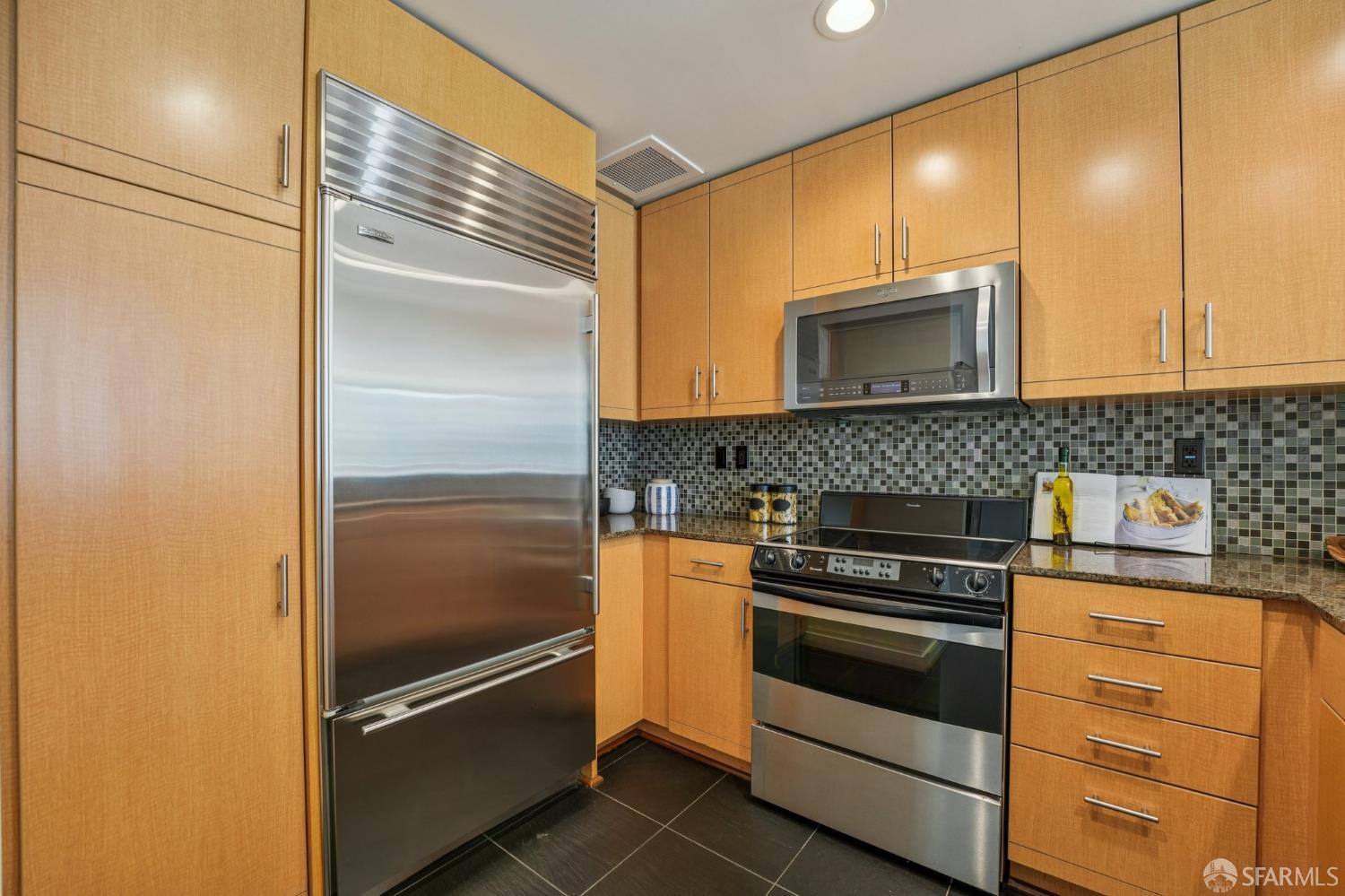 255 Berry Street # 512