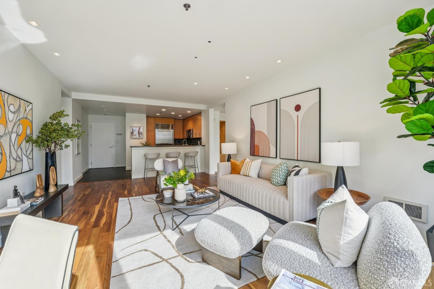 255 Berry Street # 512