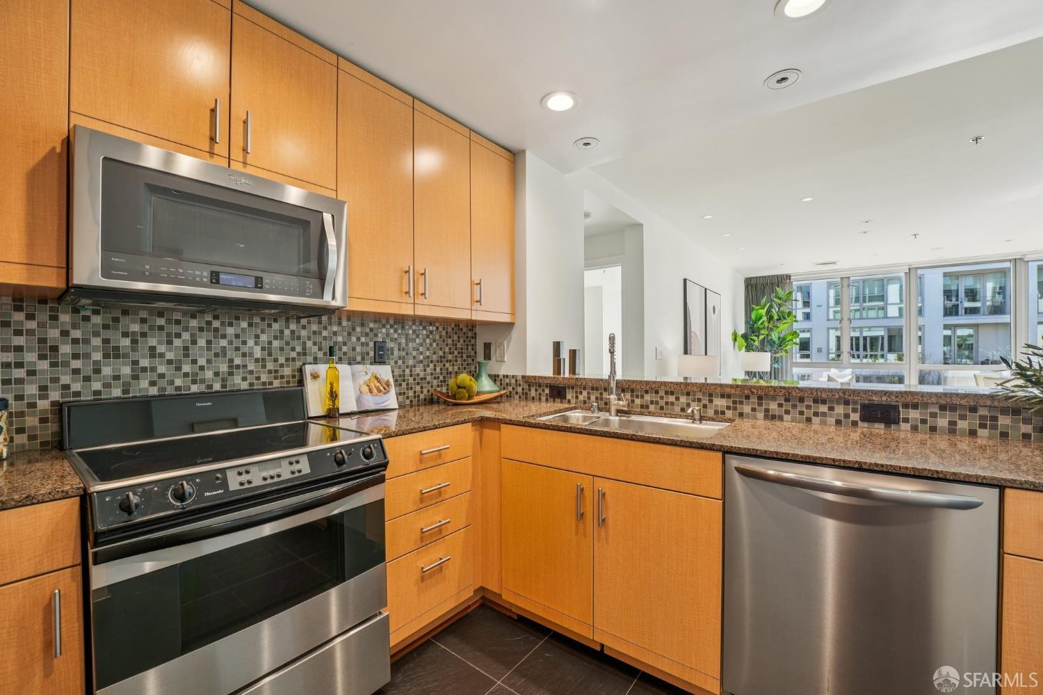 255 Berry Street # 512