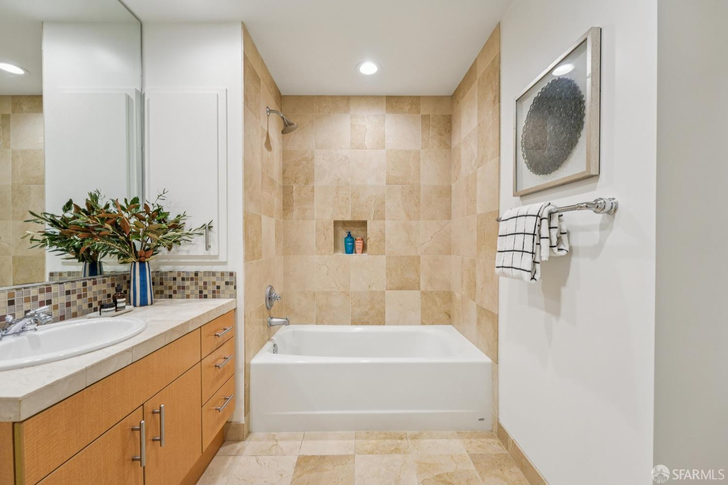 255 Berry Street # 512