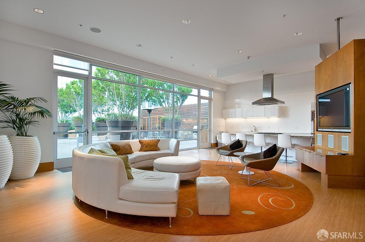 1160 Mission Street # 907