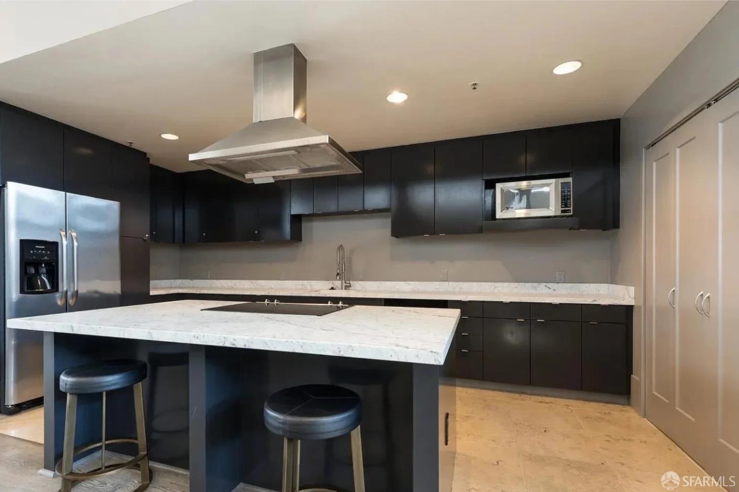 250 King Street # 572