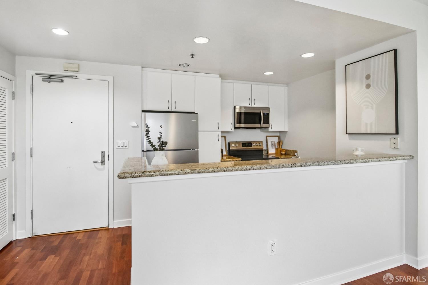 250 King Street # 572