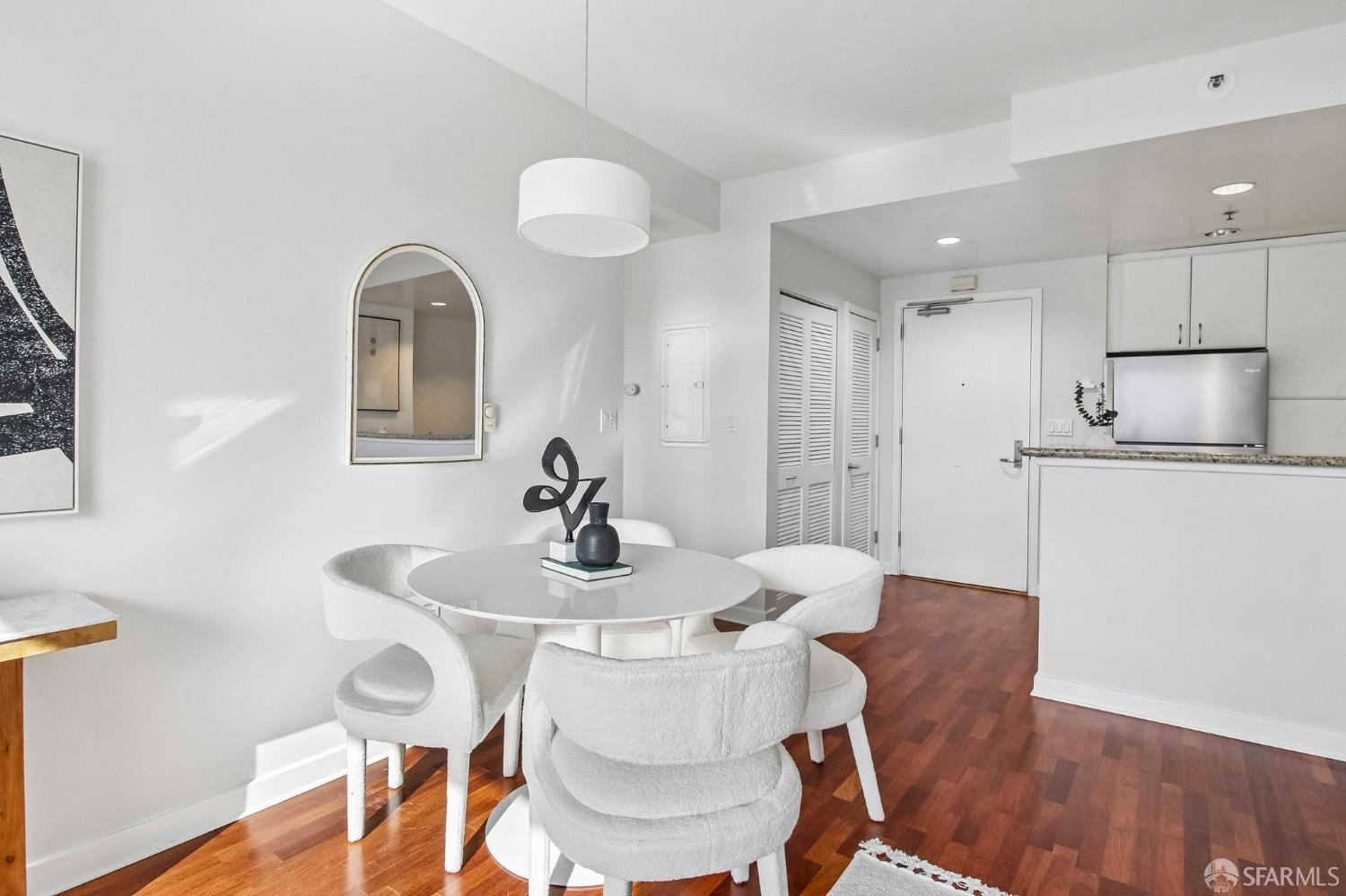 250 King Street # 572