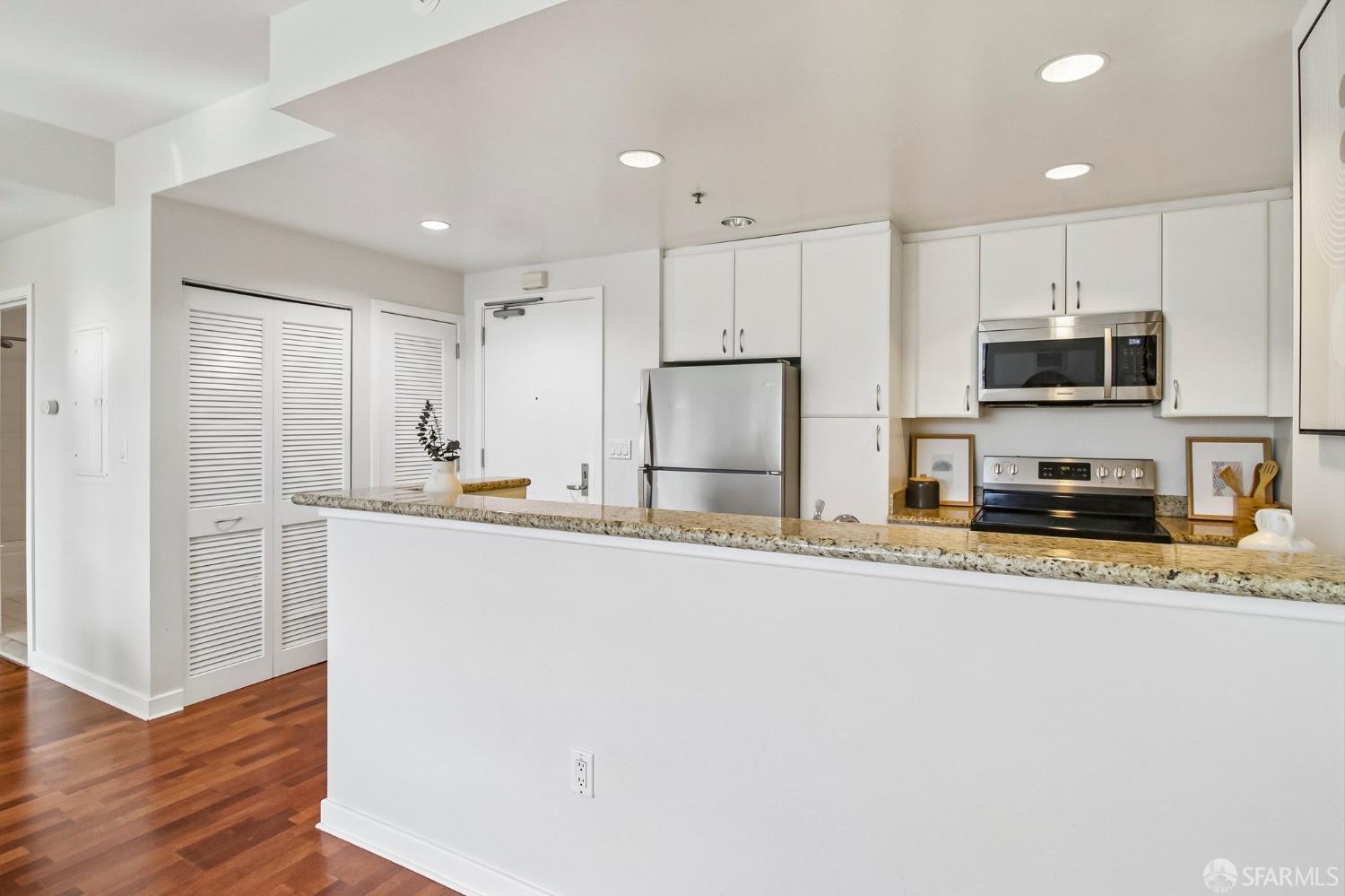 250 King Street # 572