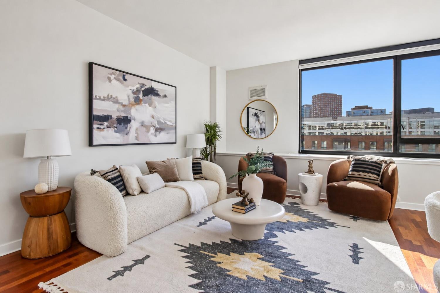 250 King Street # 572