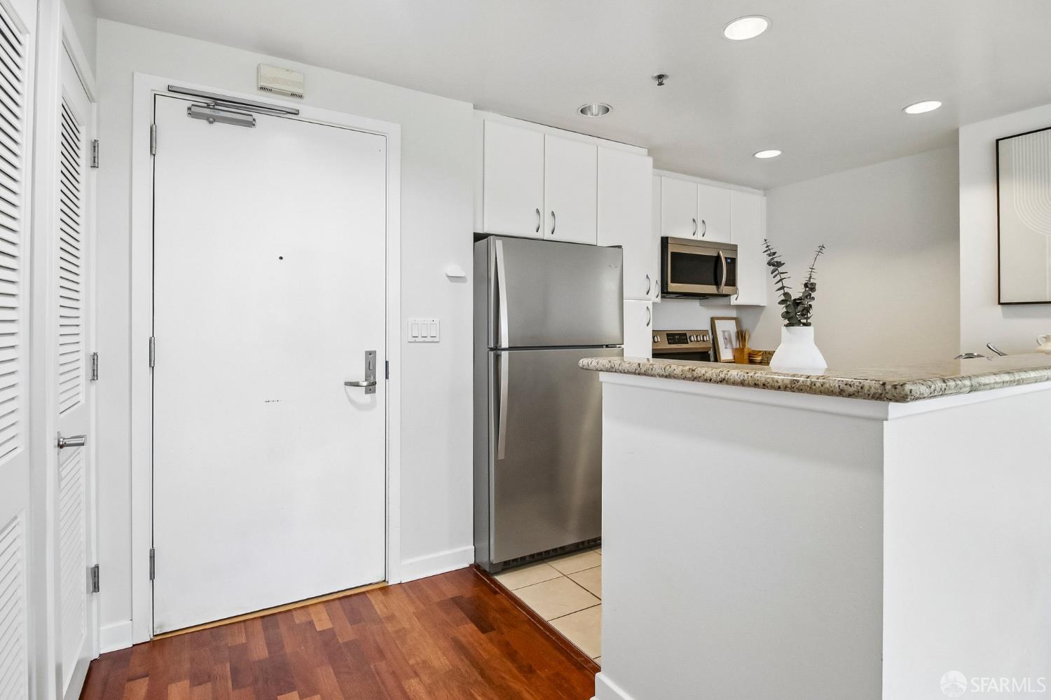 250 King Street # 572