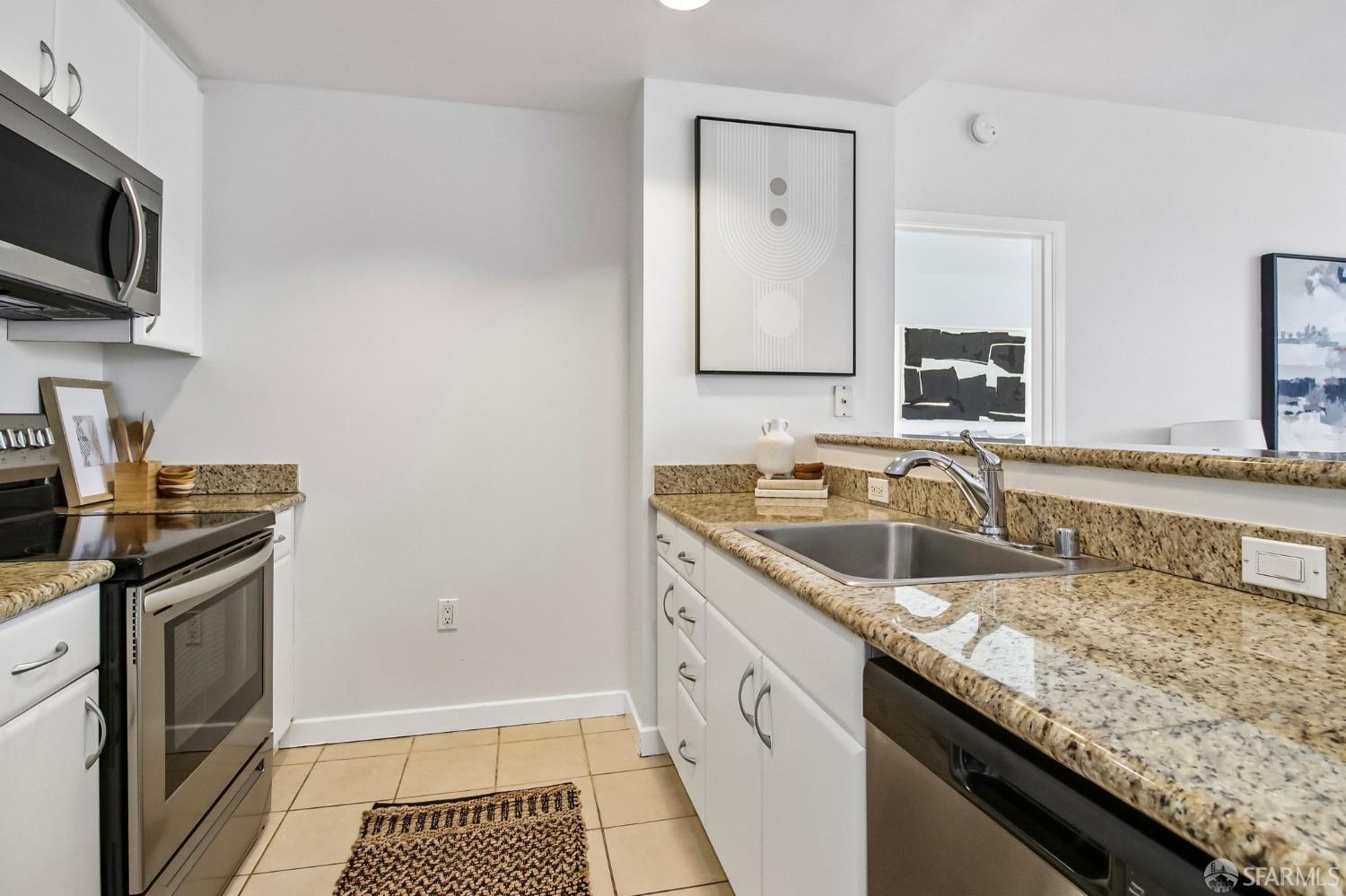 250 King Street # 572