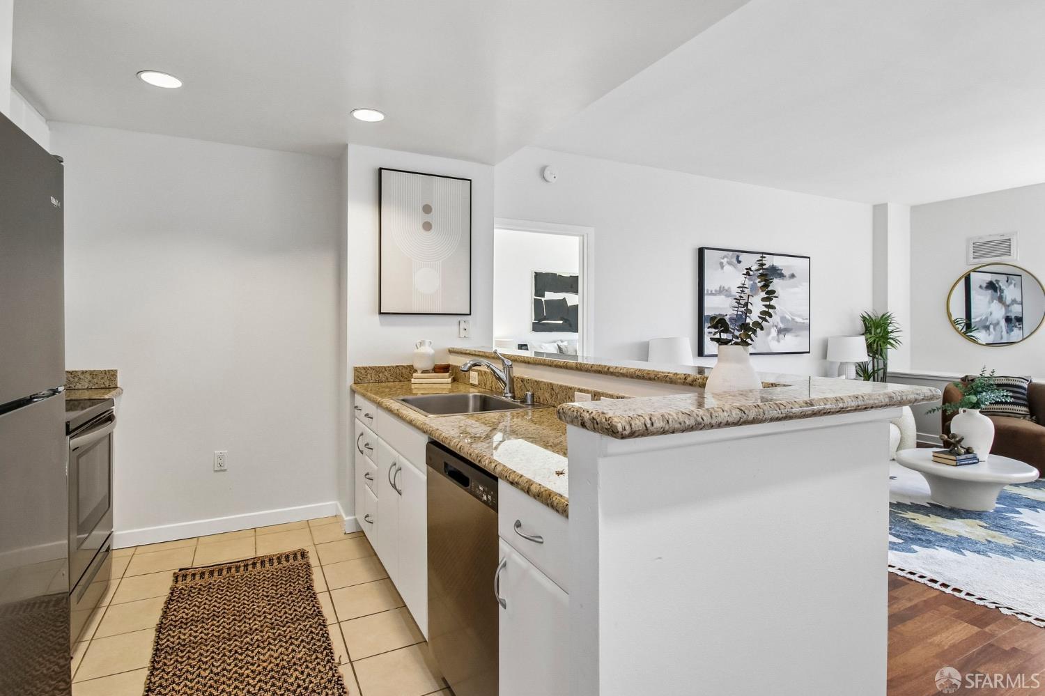 250 King Street # 572