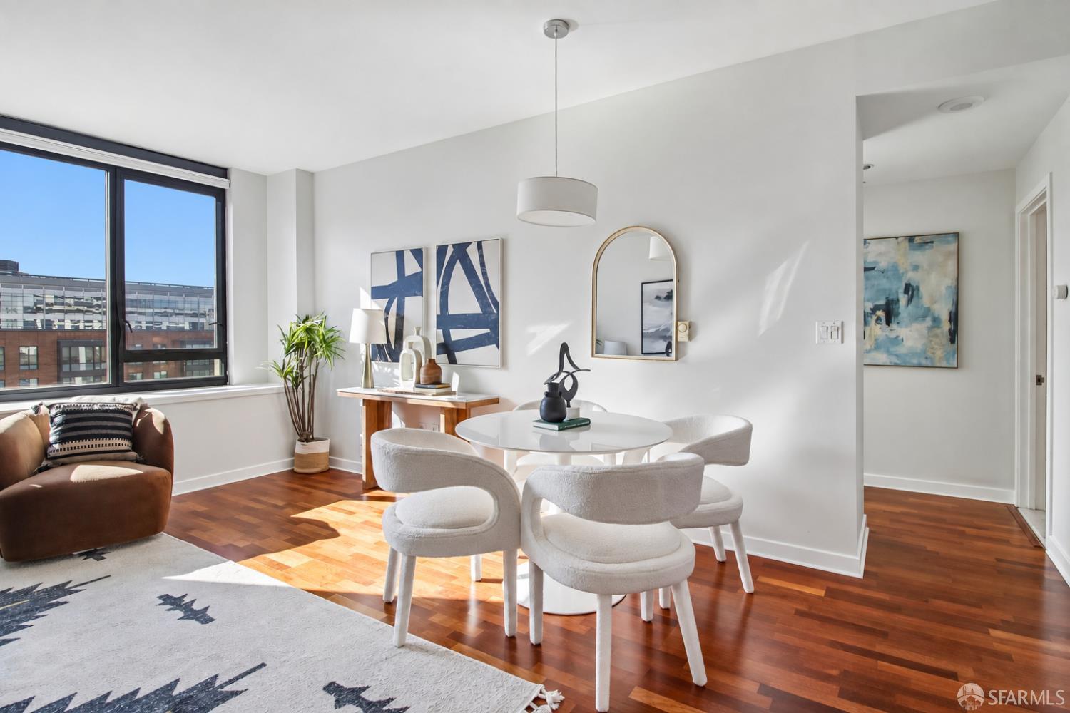 250 King Street # 572