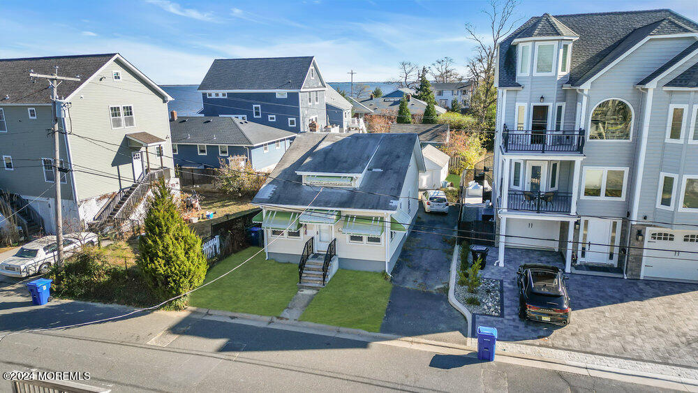 6 Benton Avenue