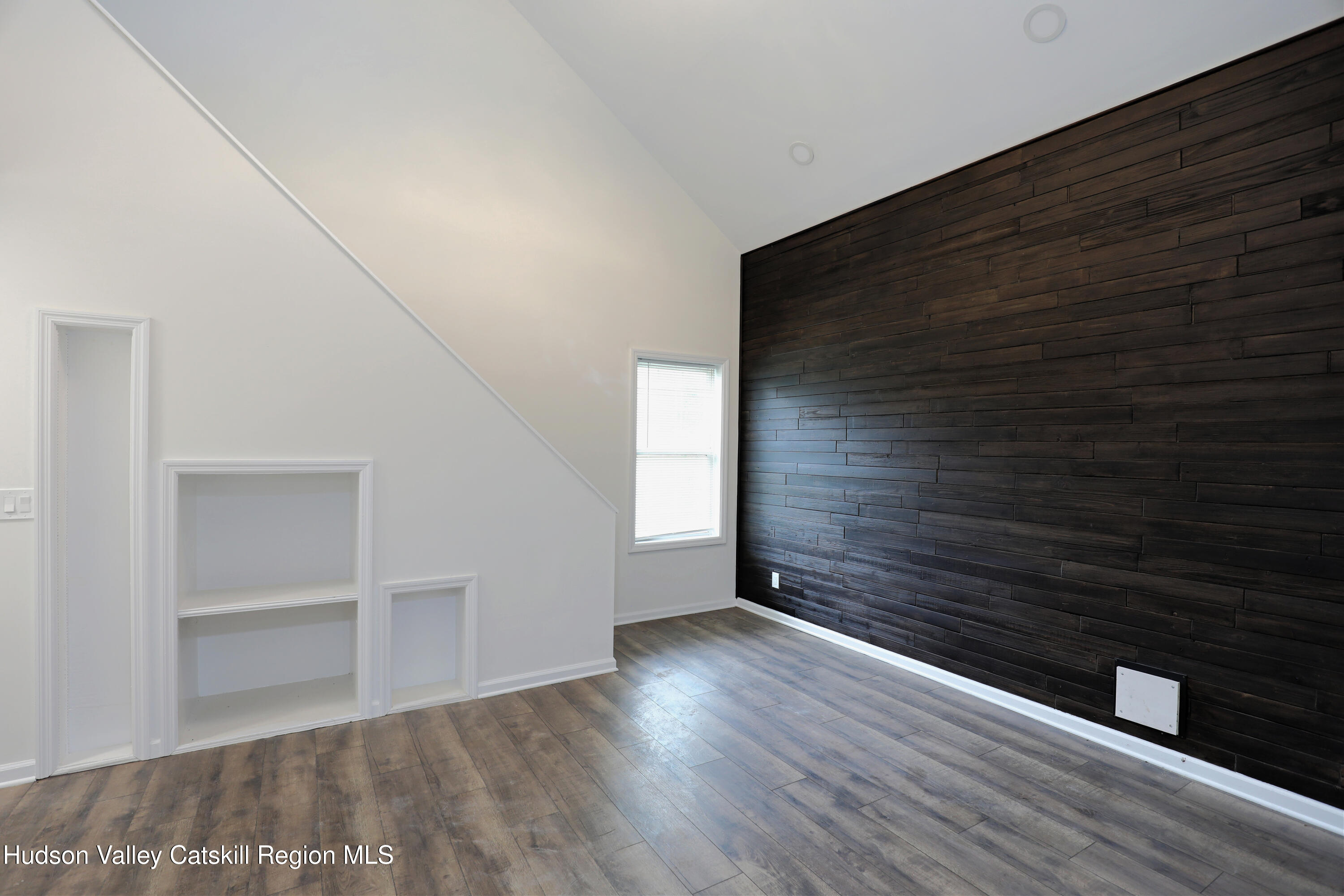 555 W Main St