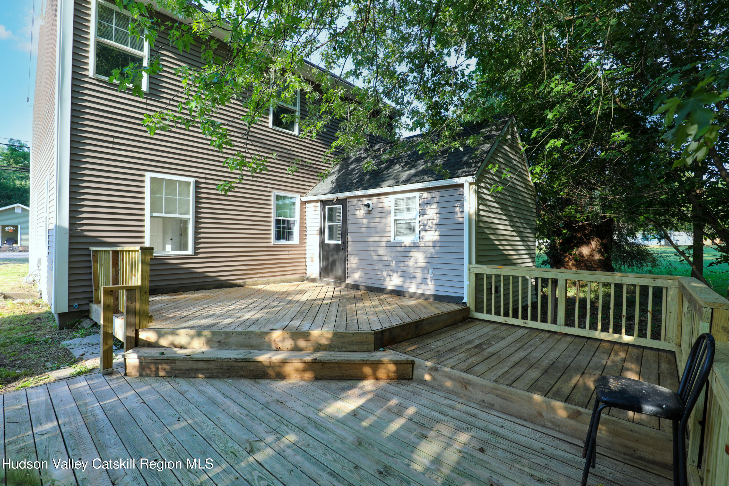 555 W Main St