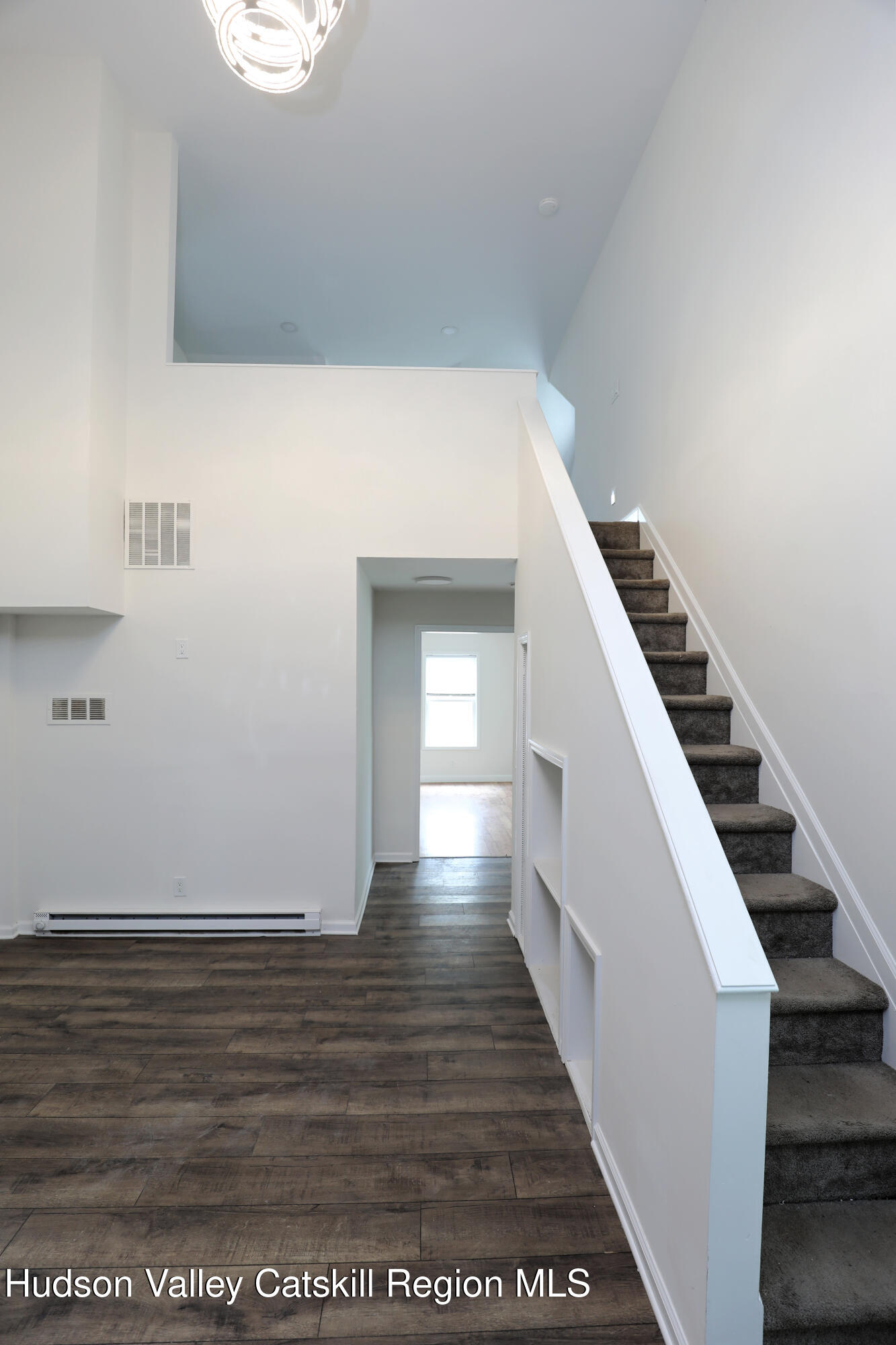 555 W Main St