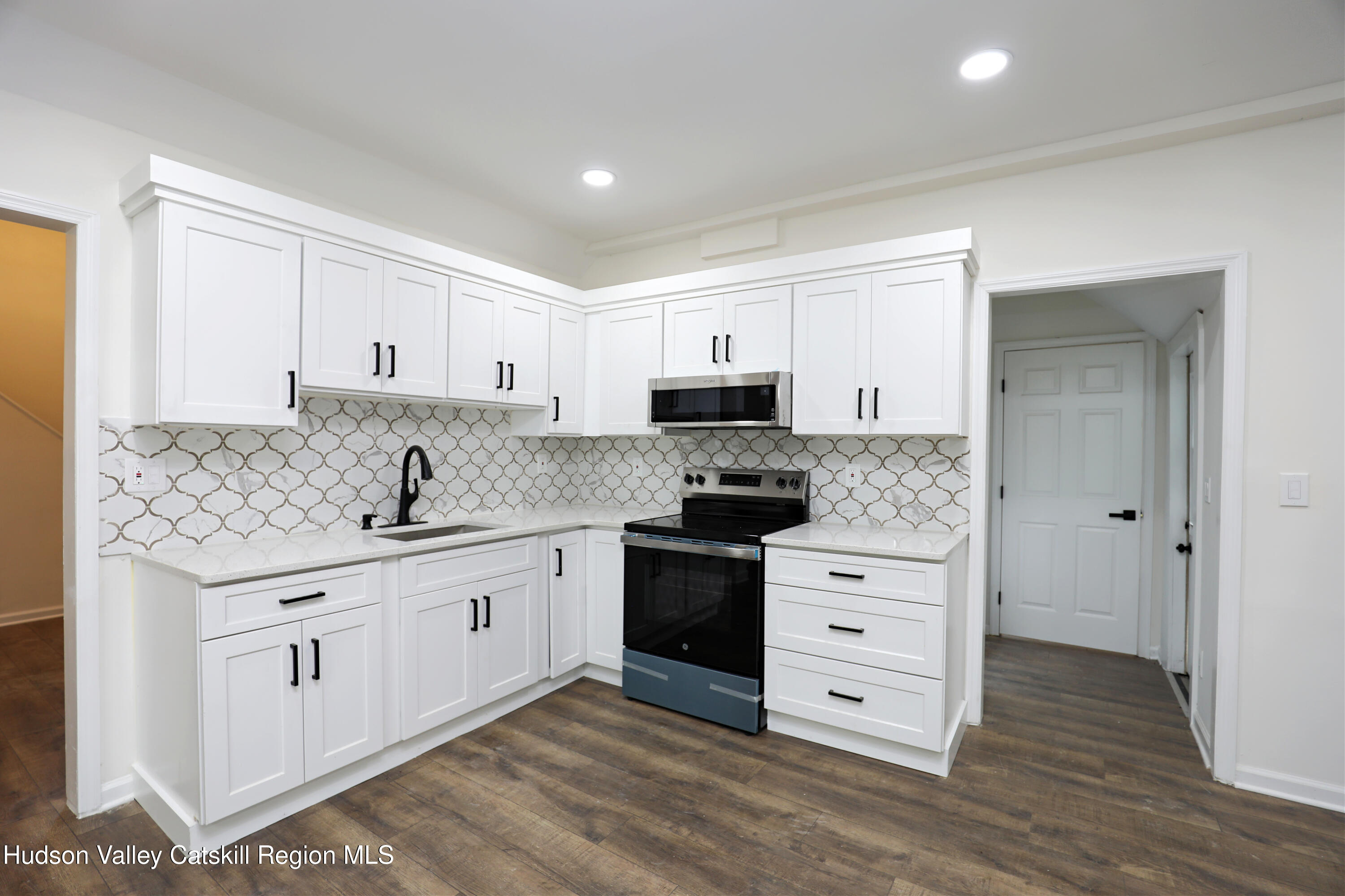 555 W Main St