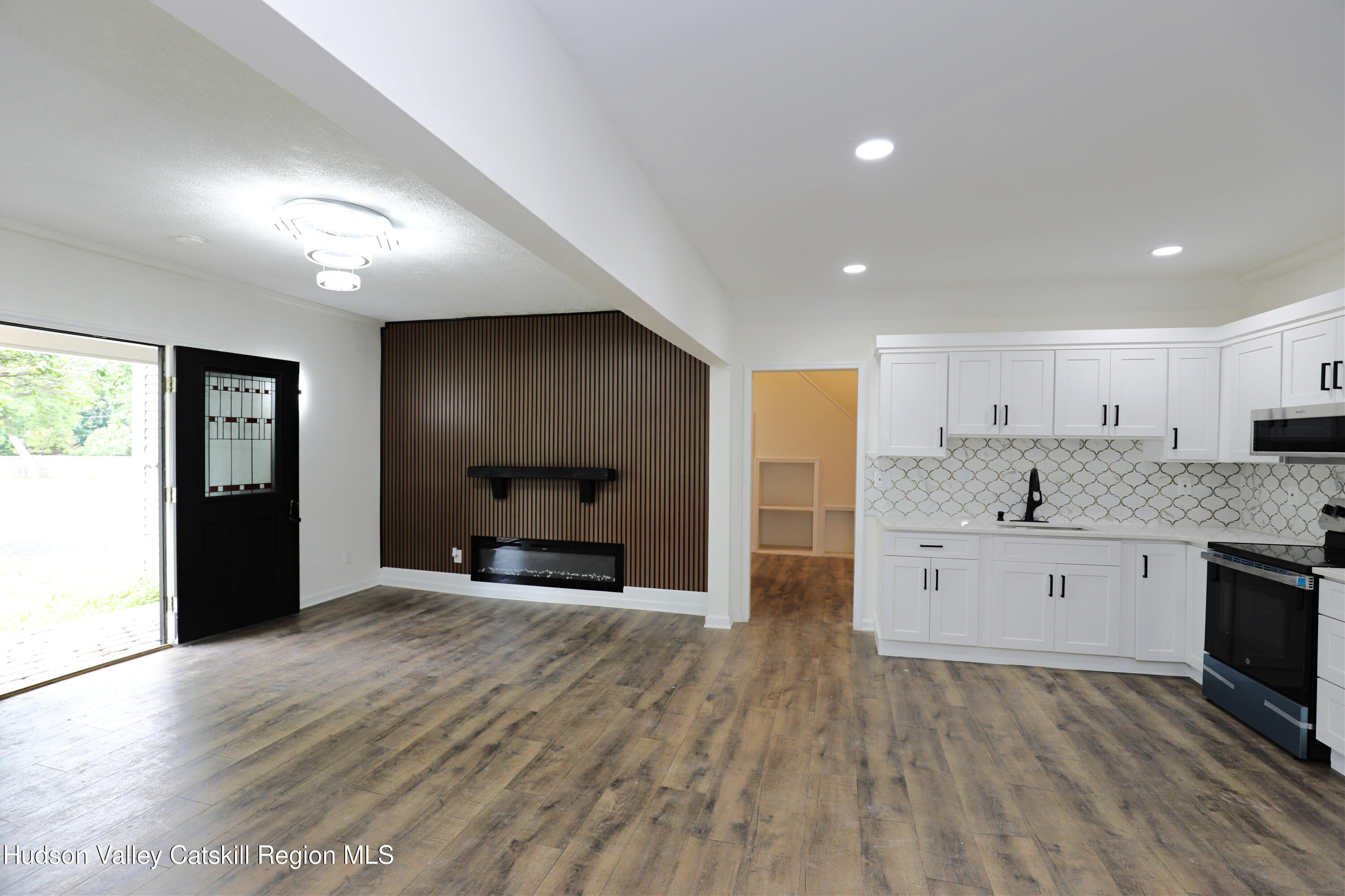 555 W Main St