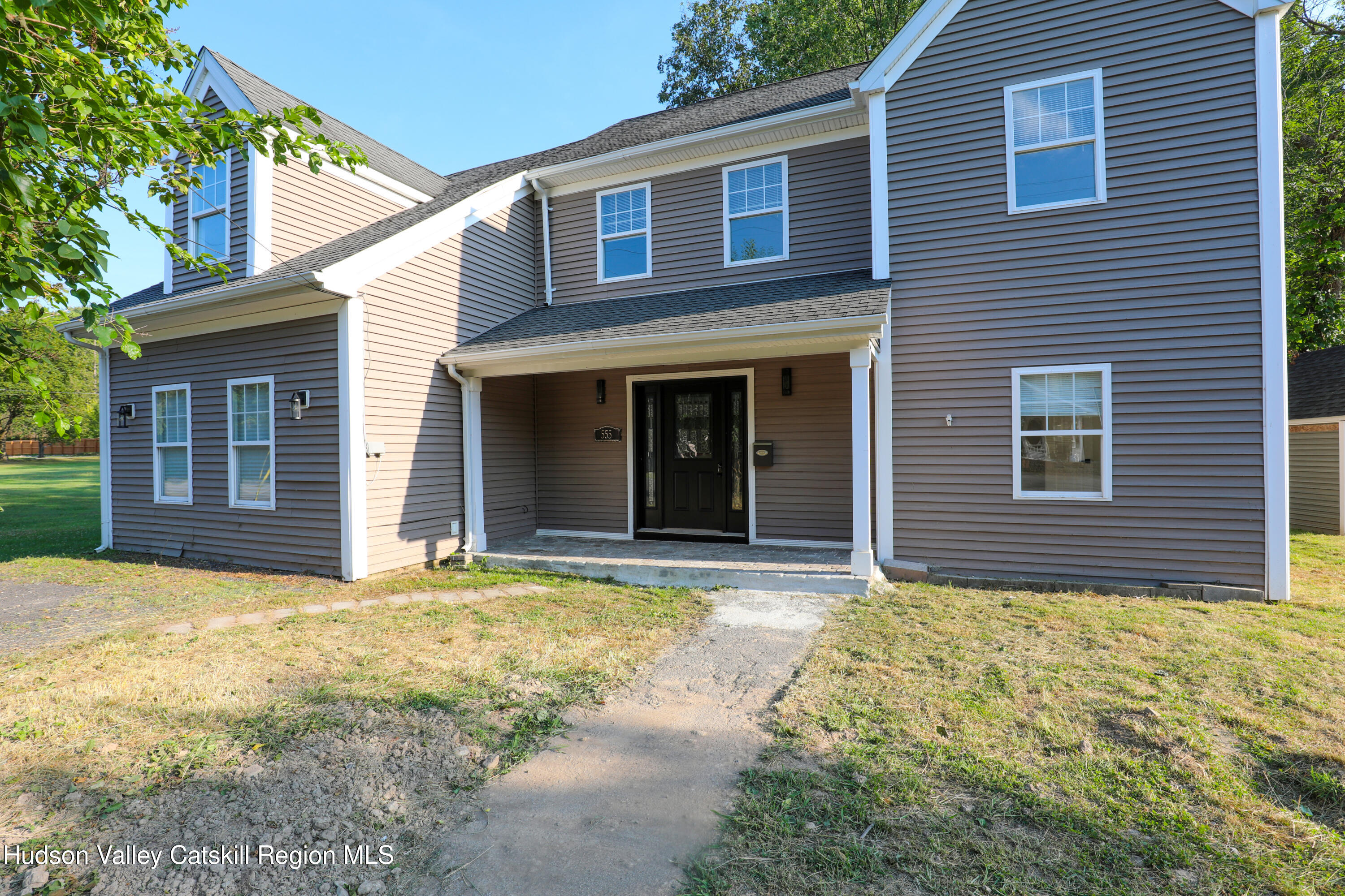 555 W Main St