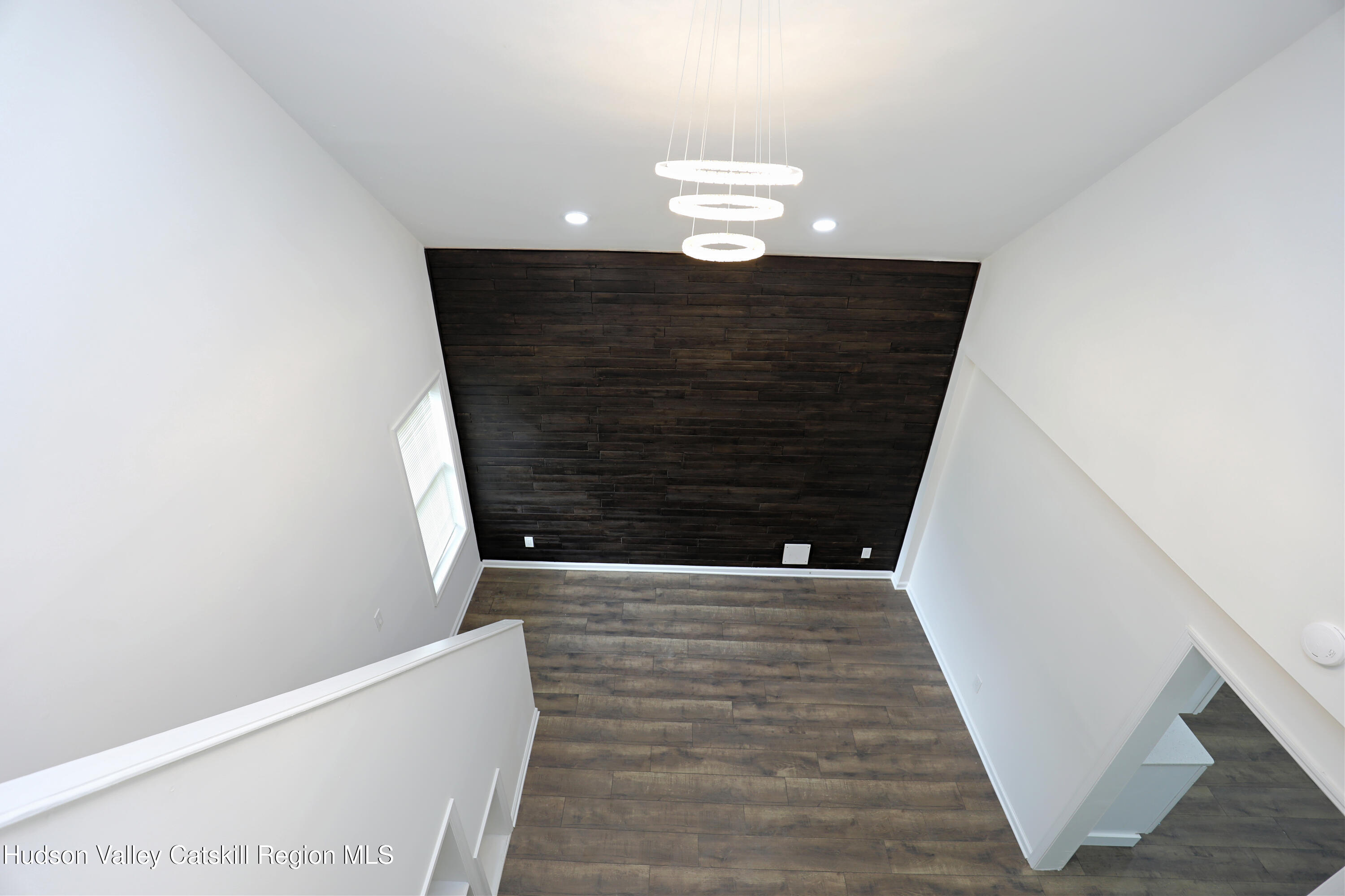 555 W Main St