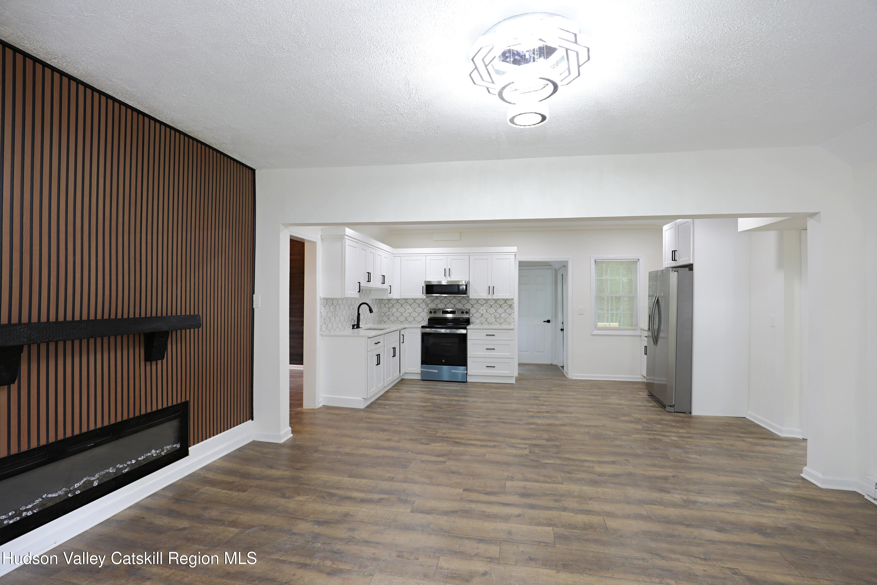 555 W Main St