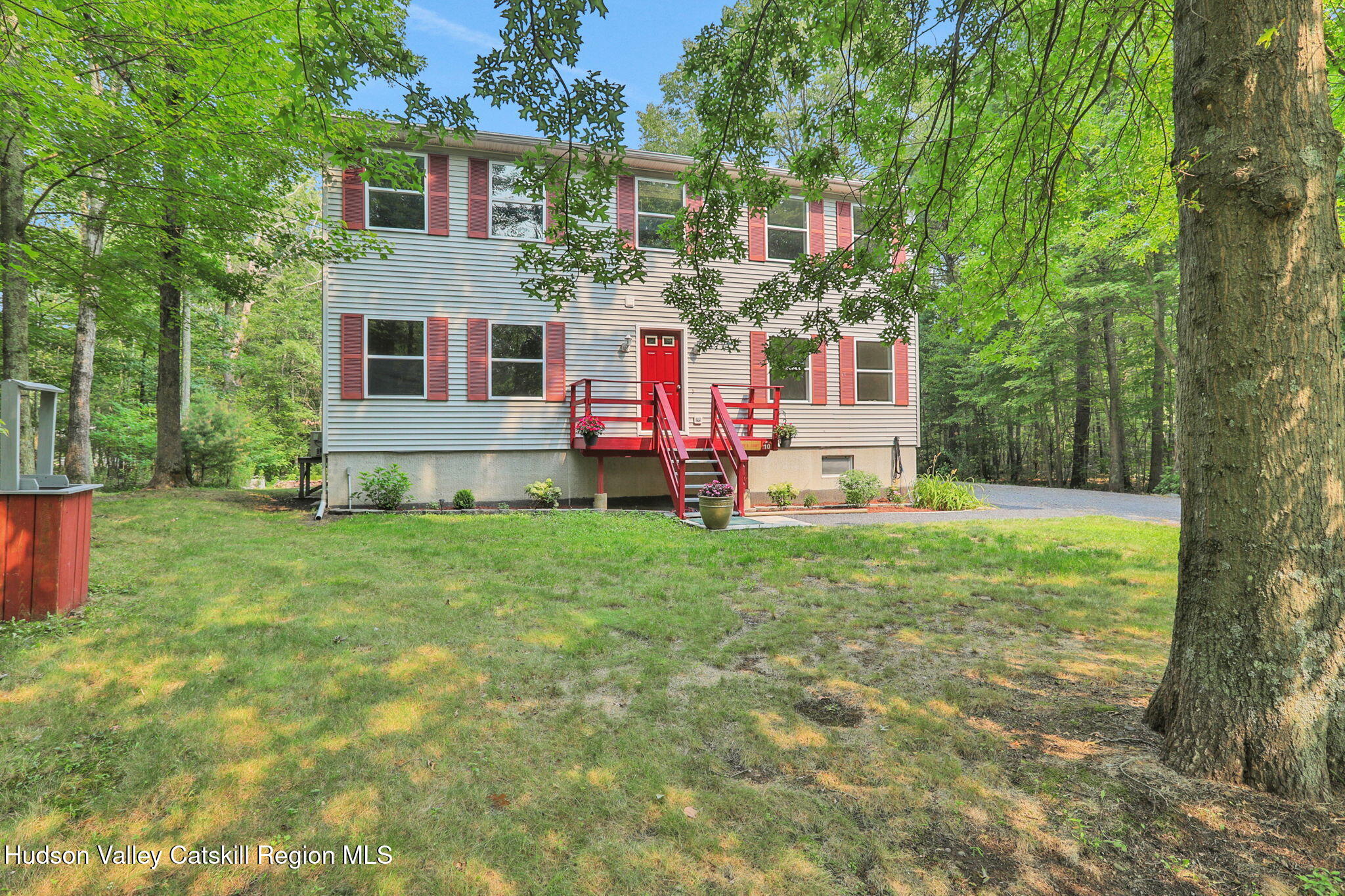 10 Lairds Court