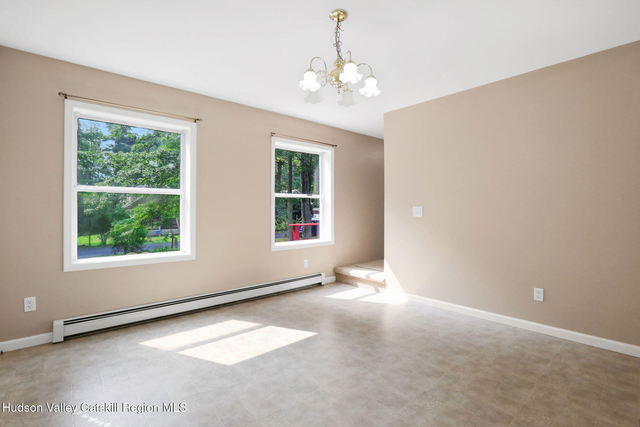 10 Lairds Court