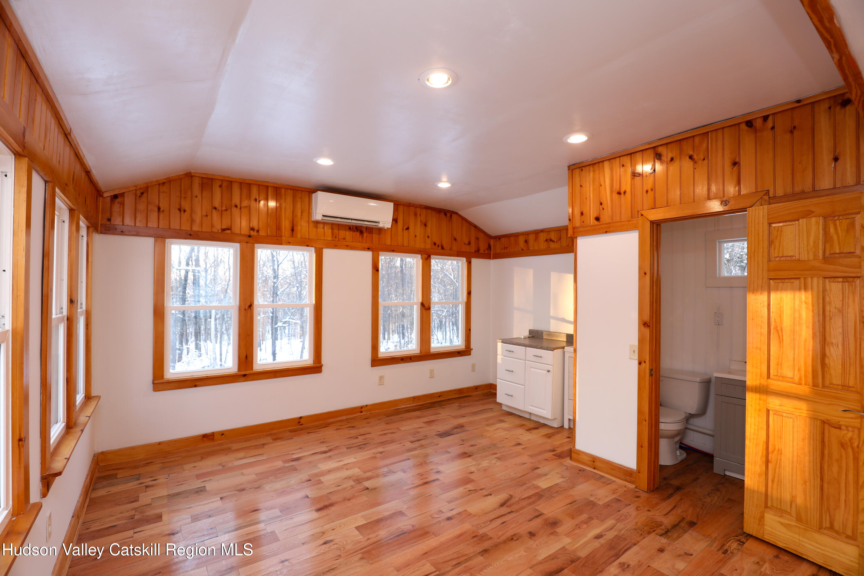 38 Roxanne Boulevard