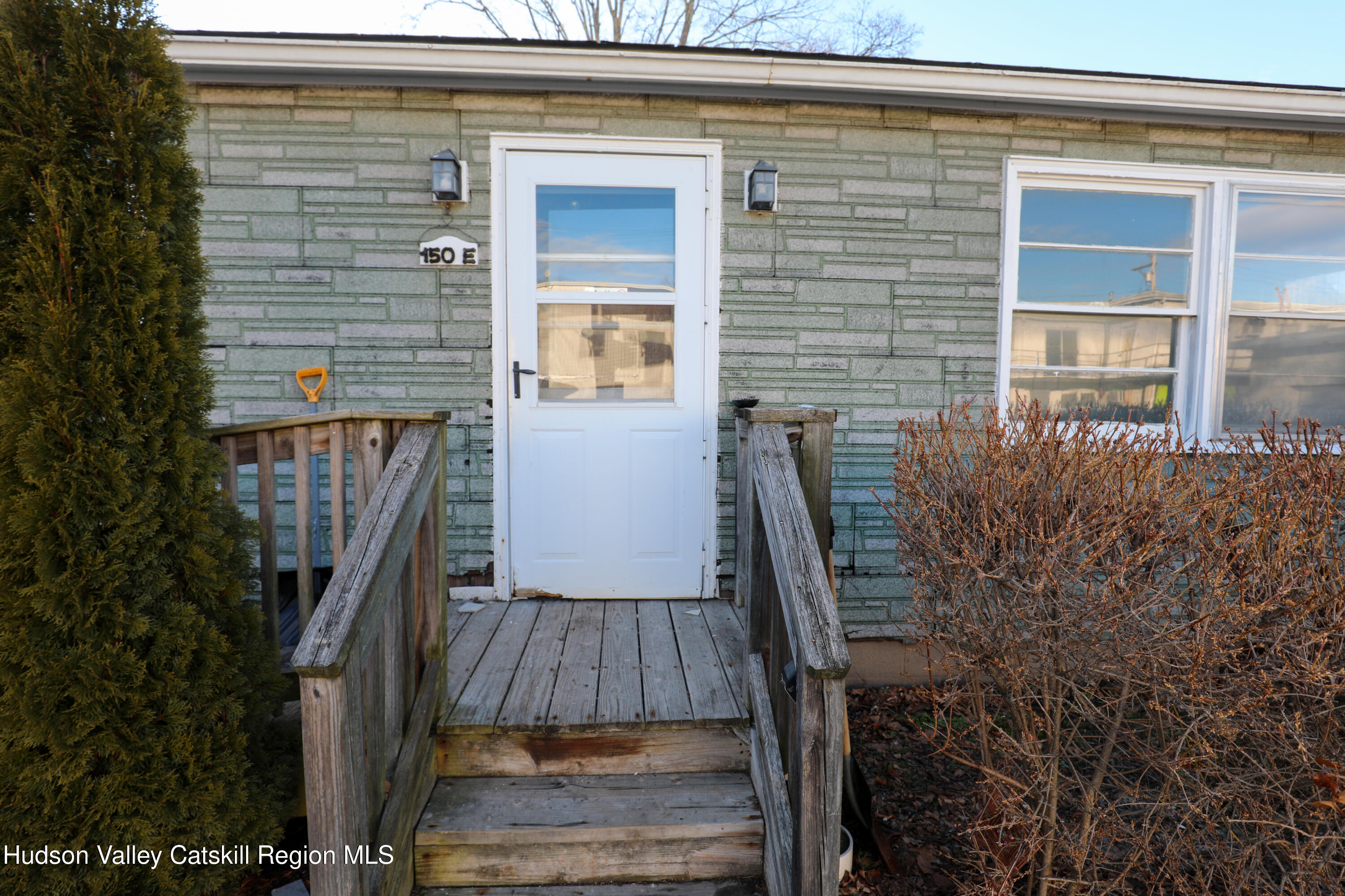 150-154 W Main Street E