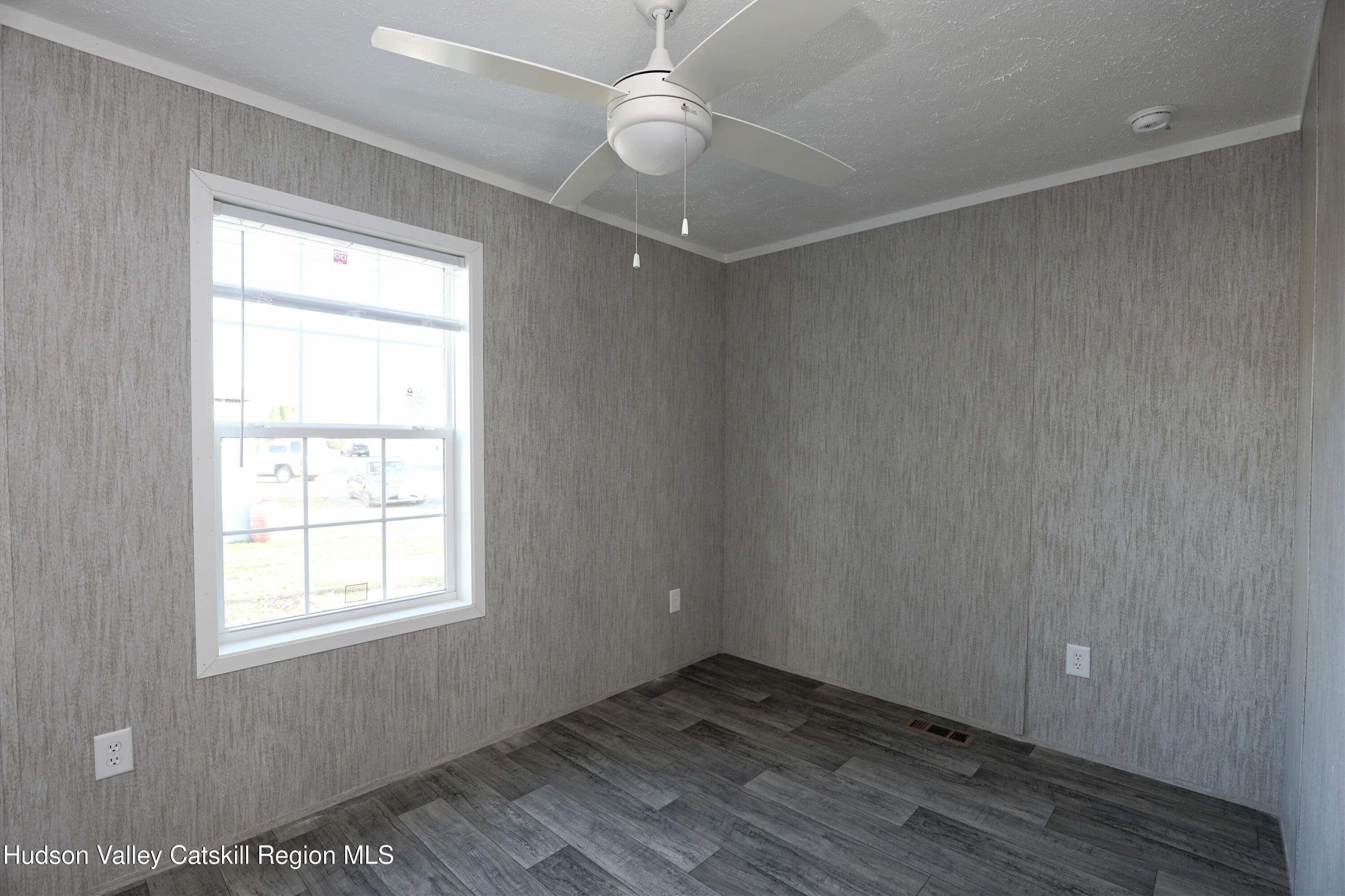 414 Joslen Boulevard 1