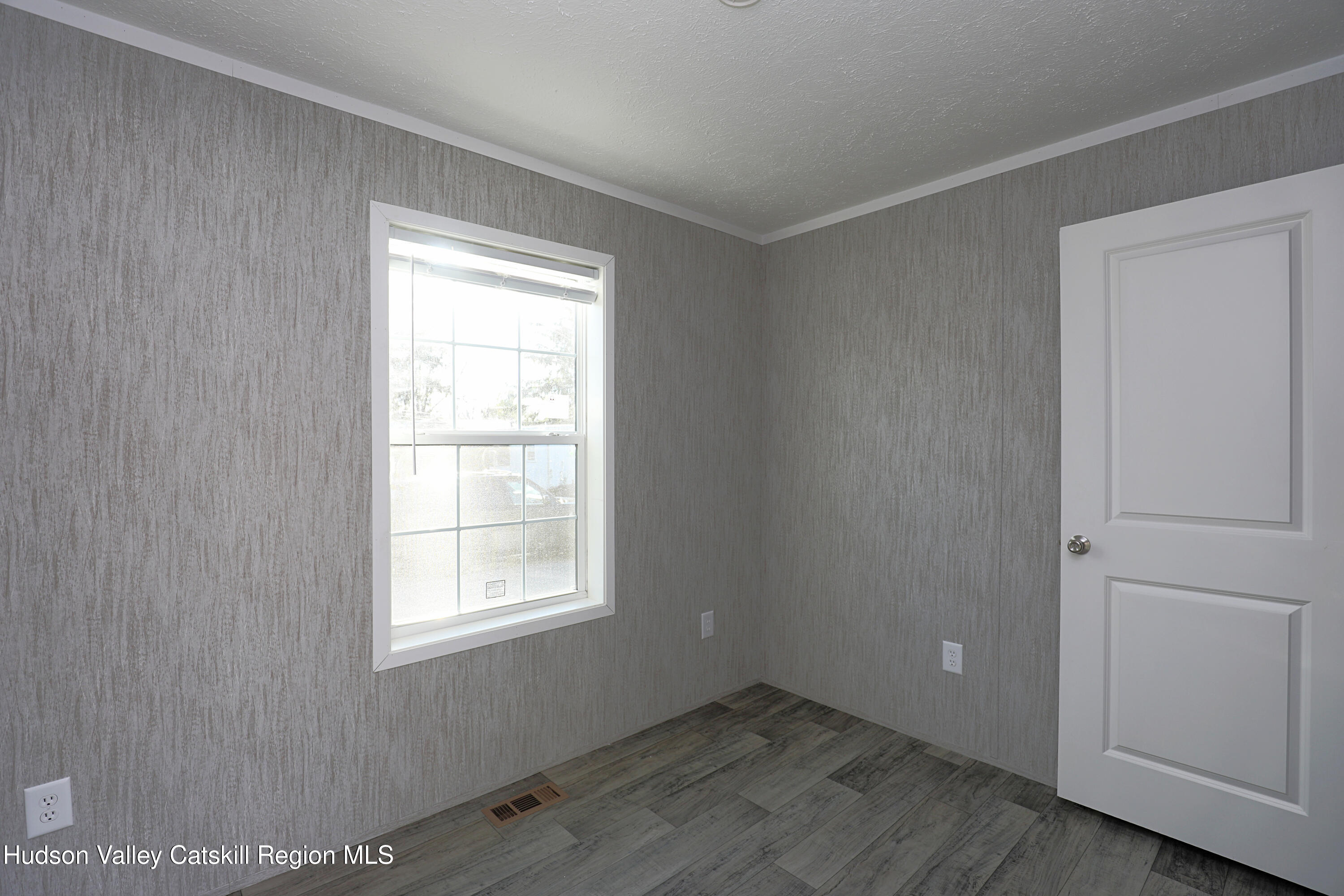 414 Joslen Boulevard 1